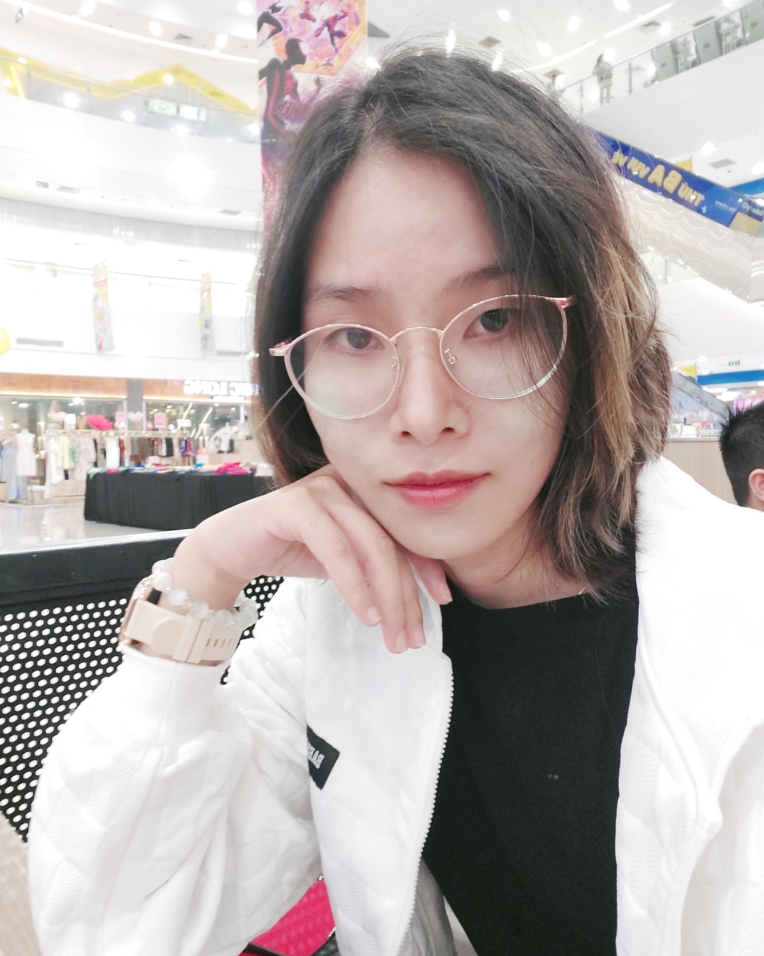 Tinder profile picture for @linhdan