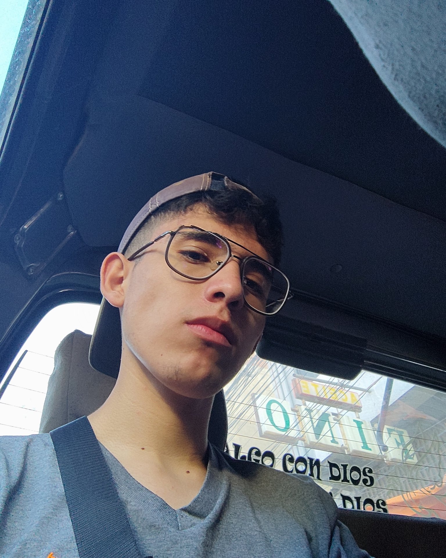 Tinder profile picture for @lla