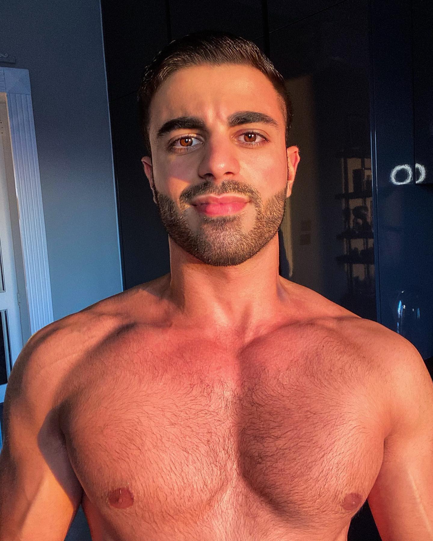 Tinder profile picture for @jugs