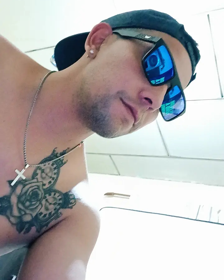 Tinder profile picture for @leandro