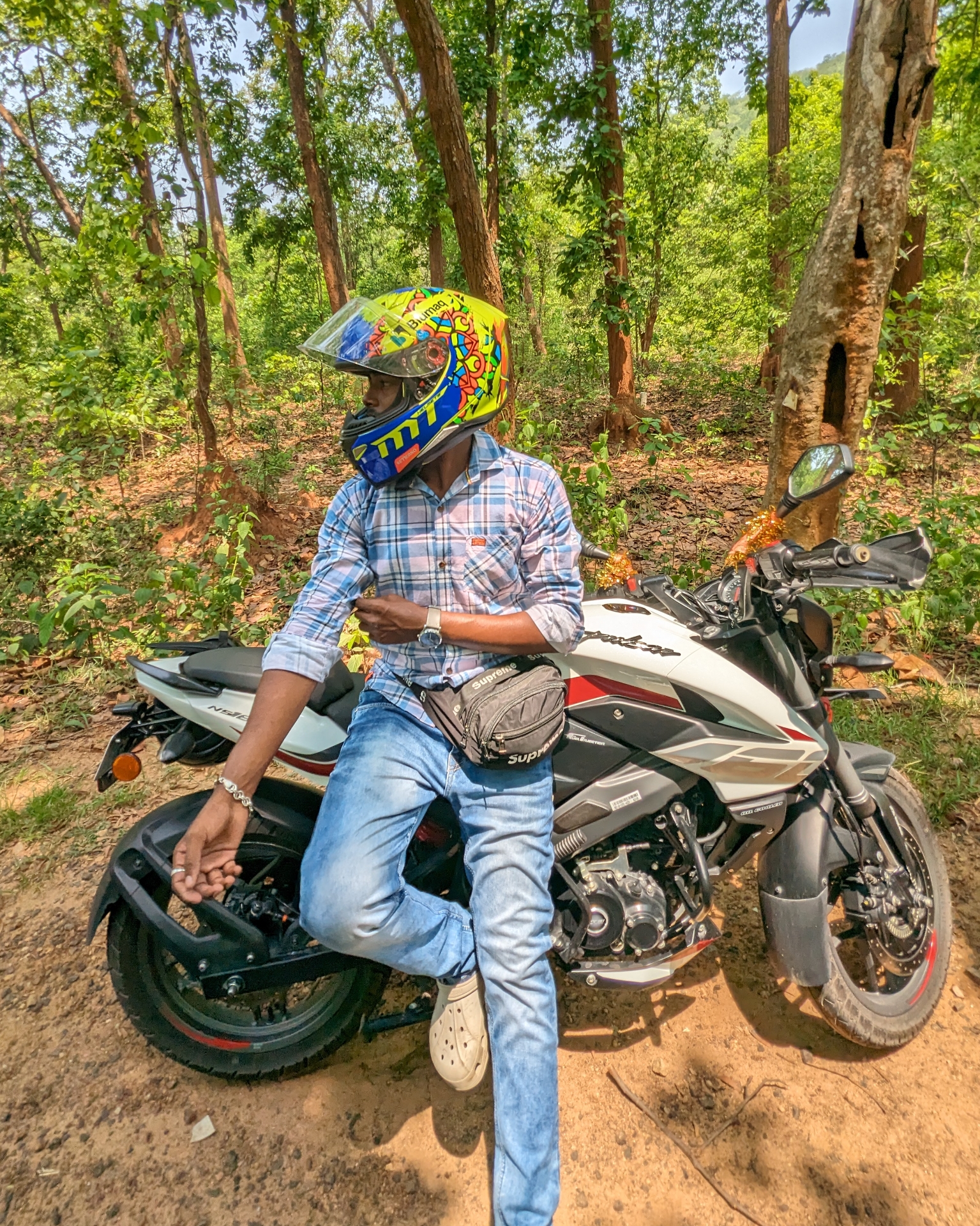 Tinder profile picture for @suv