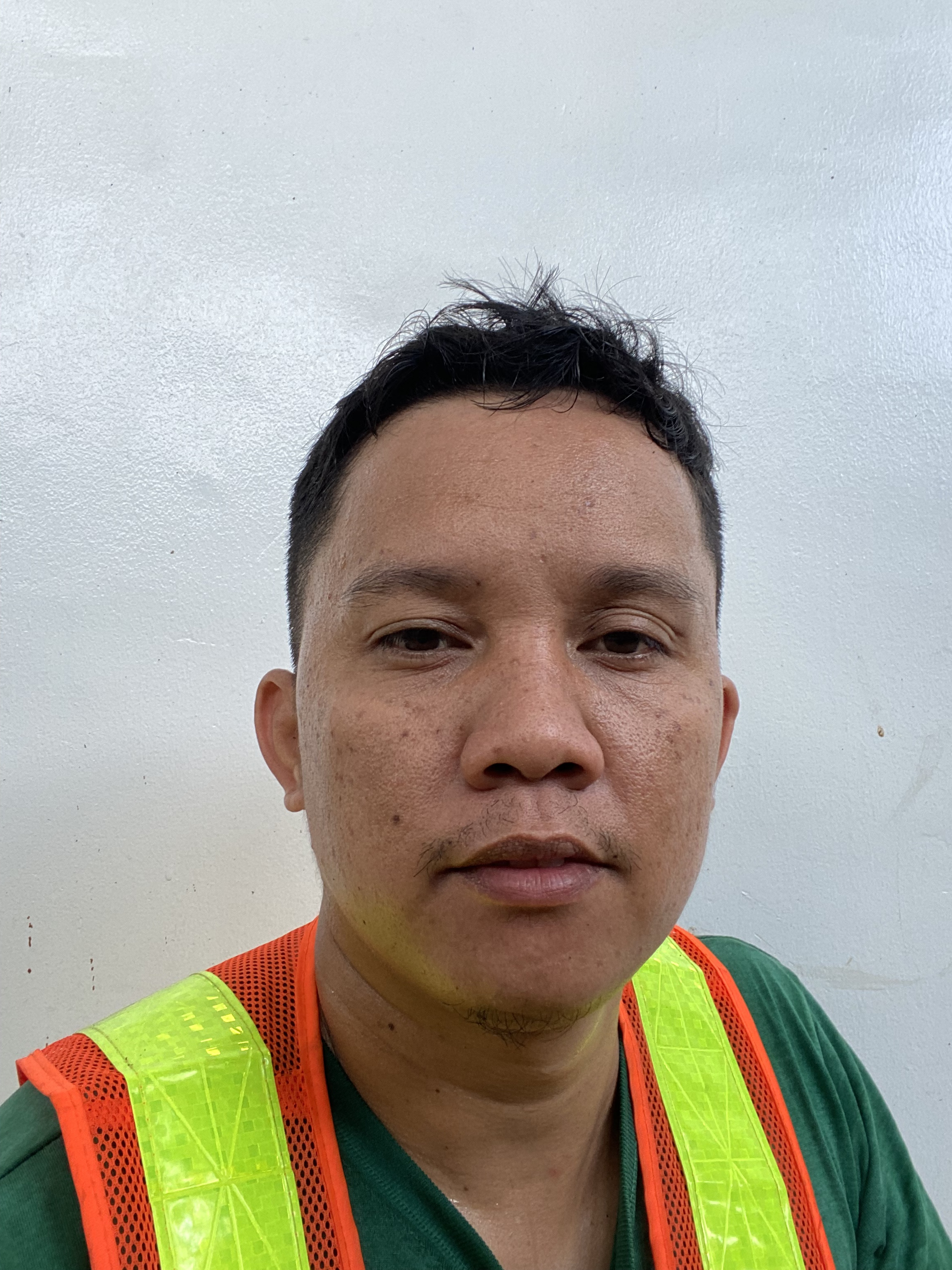 Tinder profile picture for @raffy