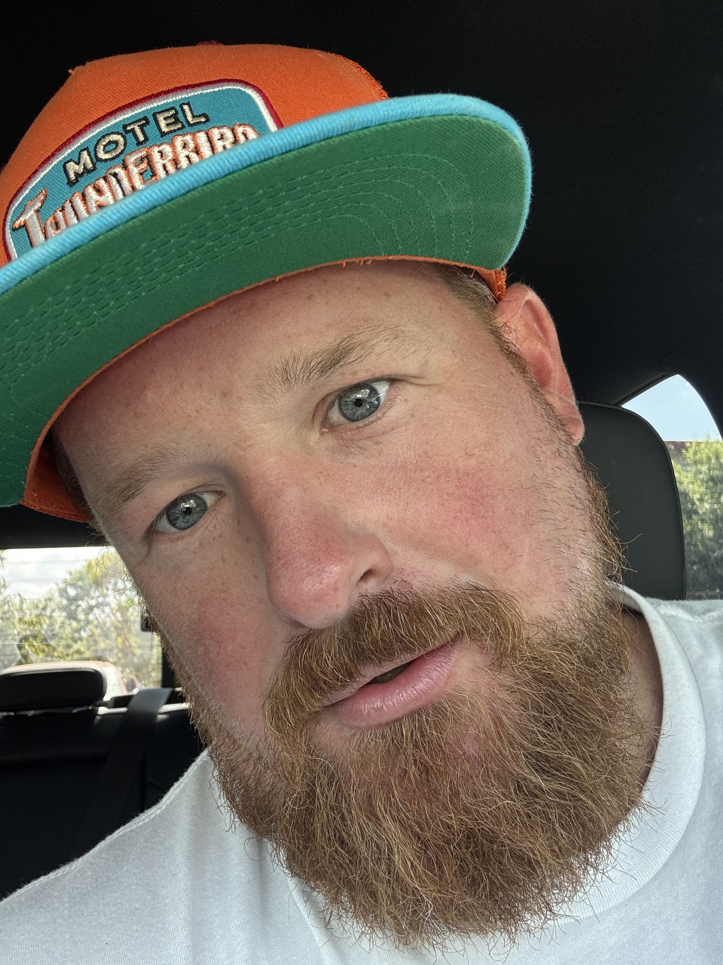 Tinder profile picture for @juicy