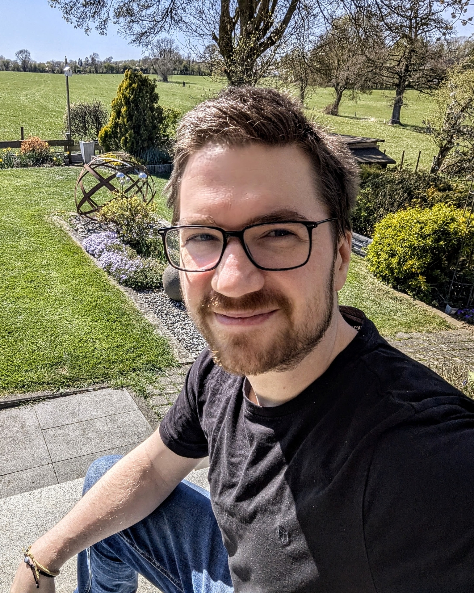 Tinder profile picture for @cashews