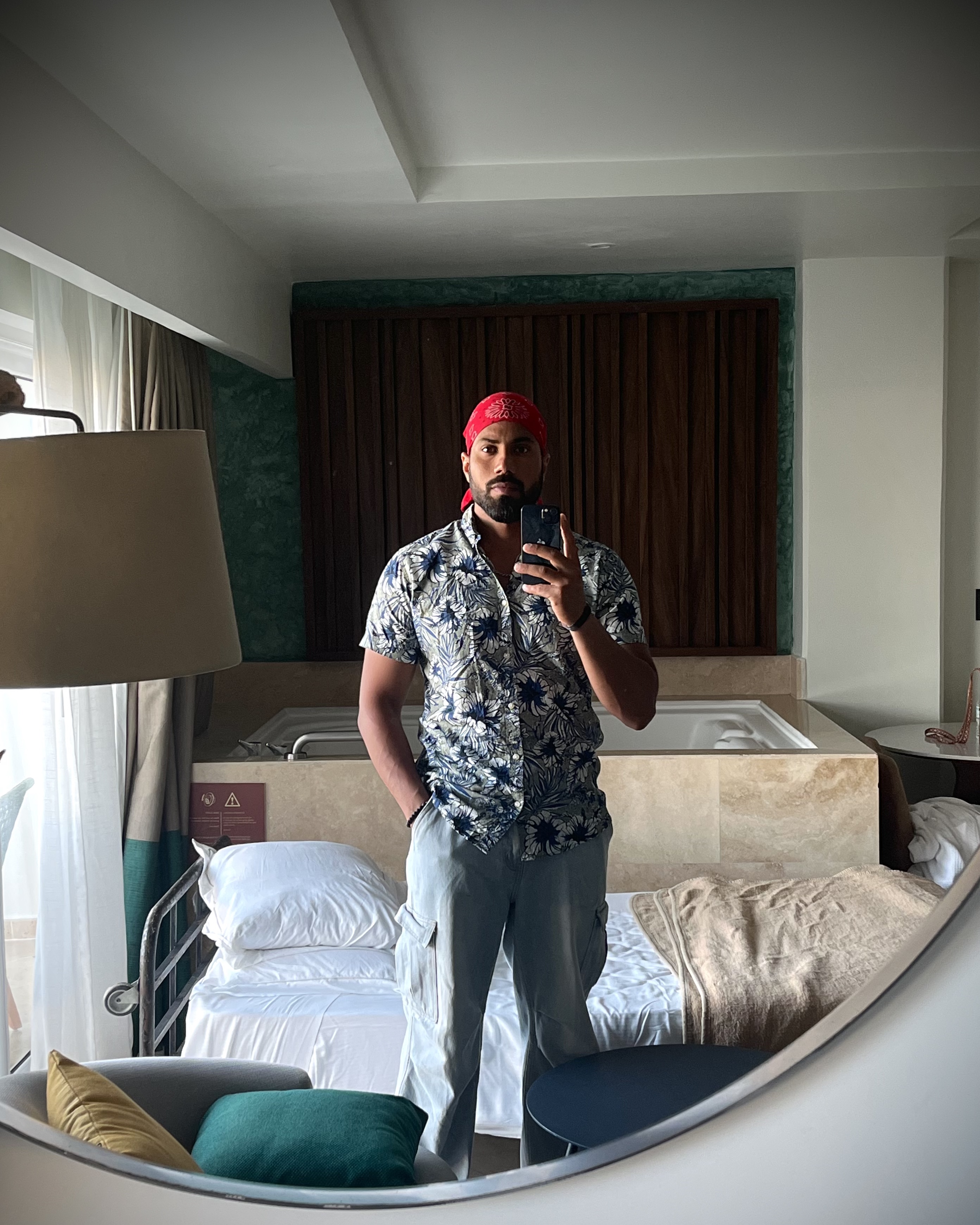 Tinder profile picture for @milaan