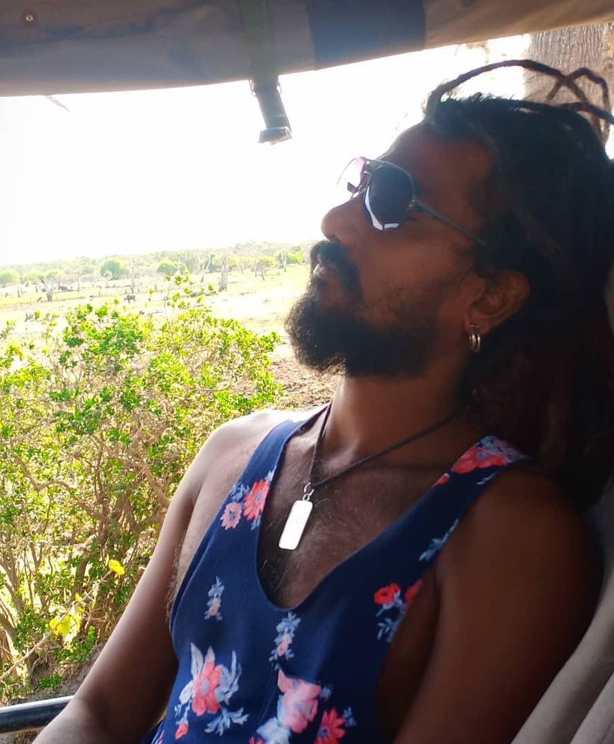 Tinder profile picture for @lakmal