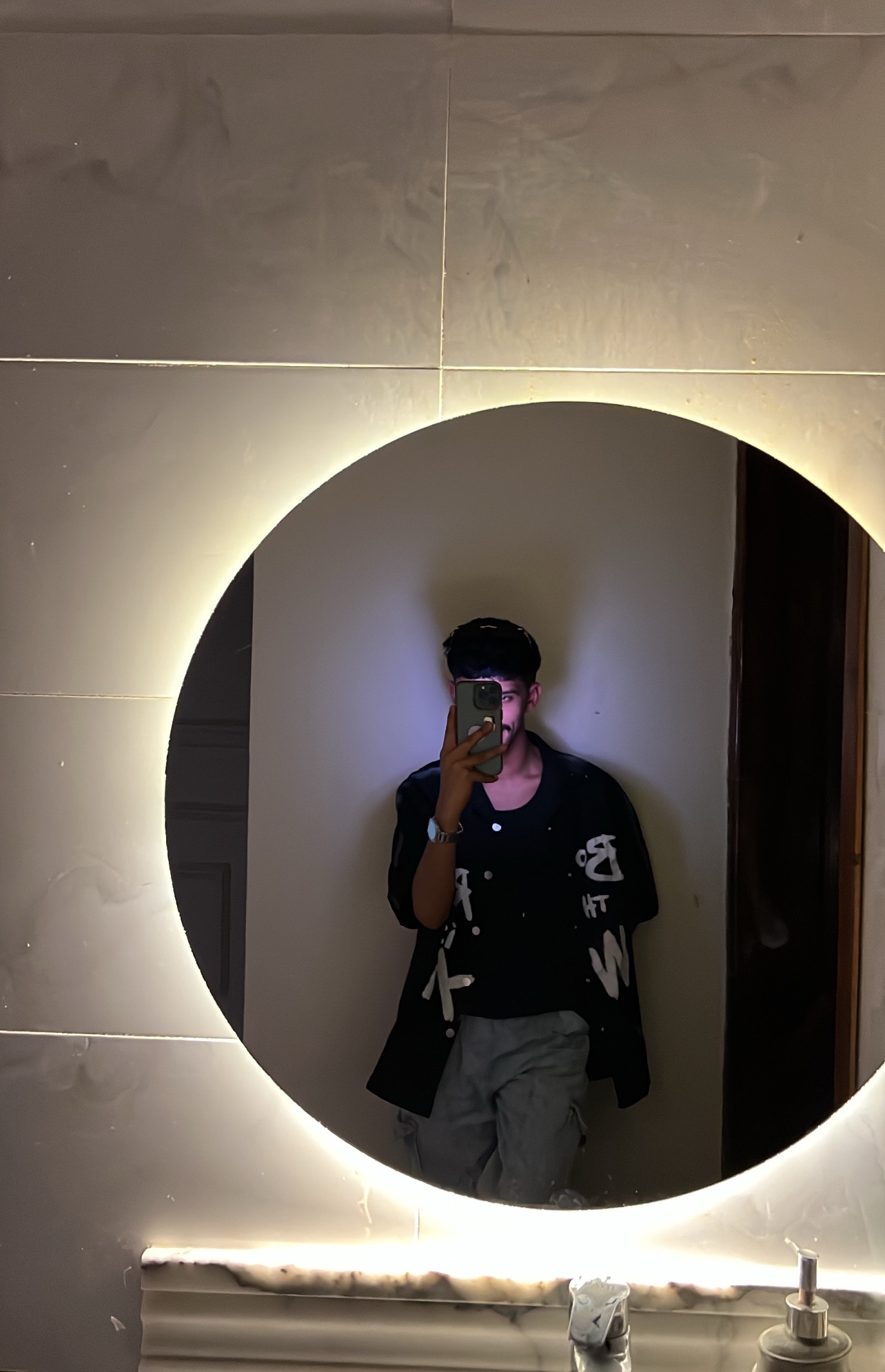 Tinder profile picture for @lr