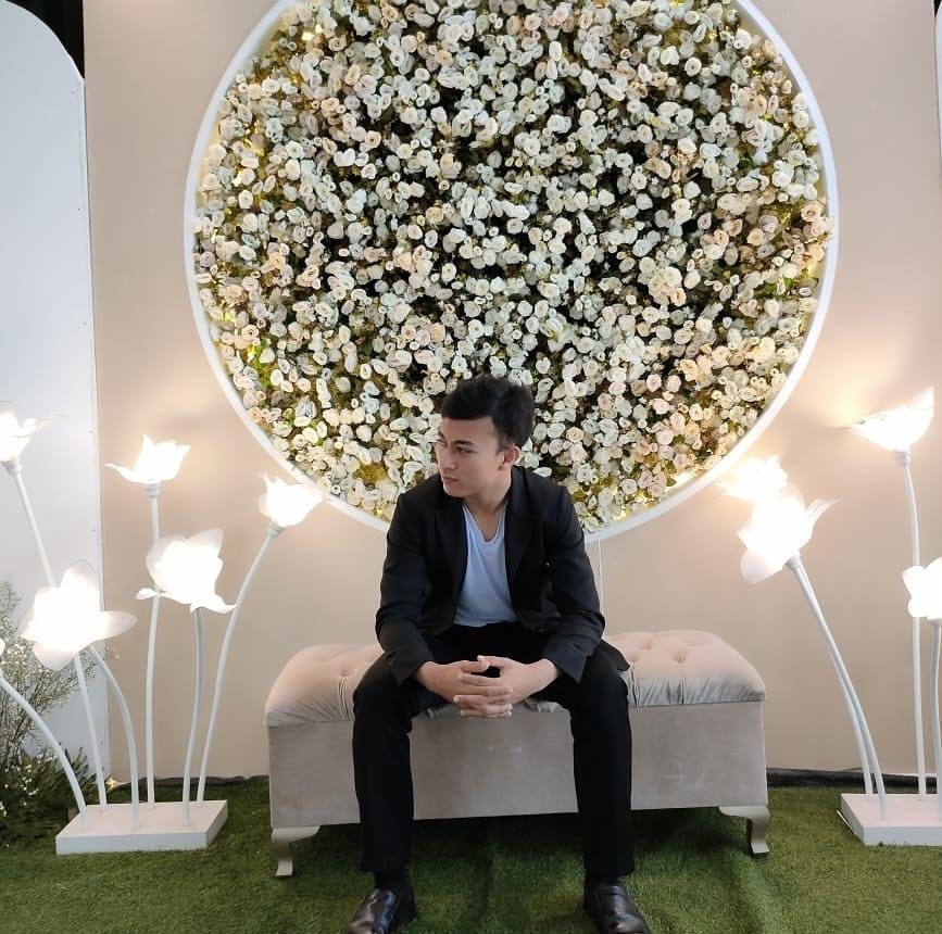 Tinder profile picture for @kagami