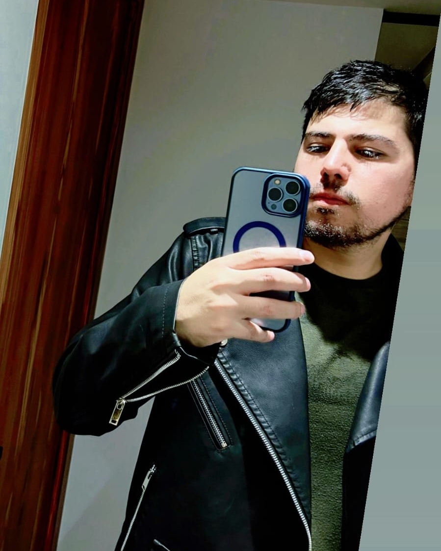 Tinder profile picture for @parkeer