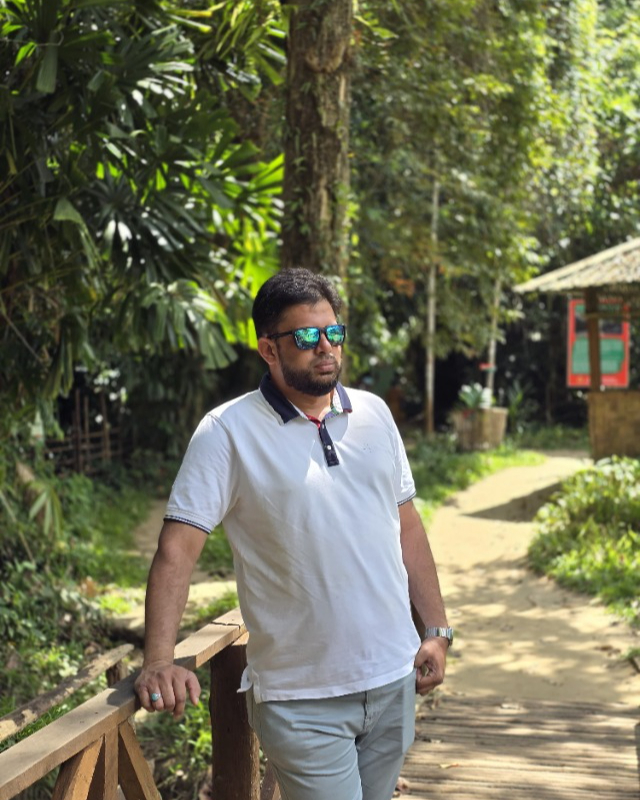 Tinder profile picture for @waseem