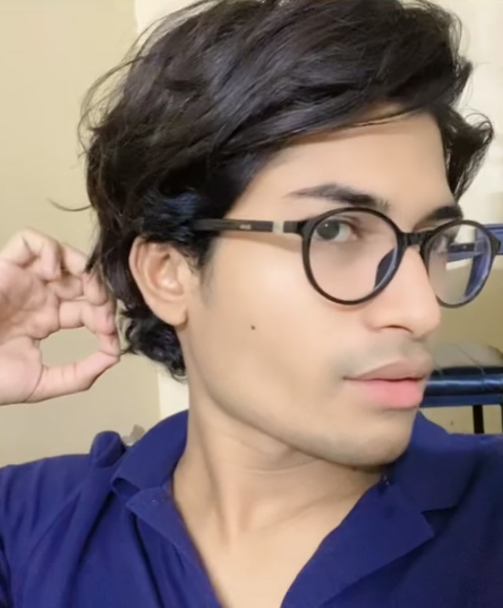 Tinder profile picture for @xoxoxo