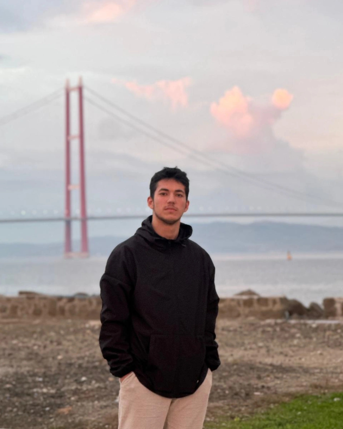 Tinder profile picture for @hedef