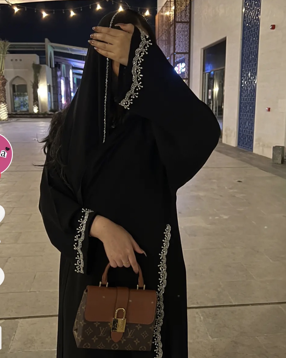 Tinder profile picture for @razan