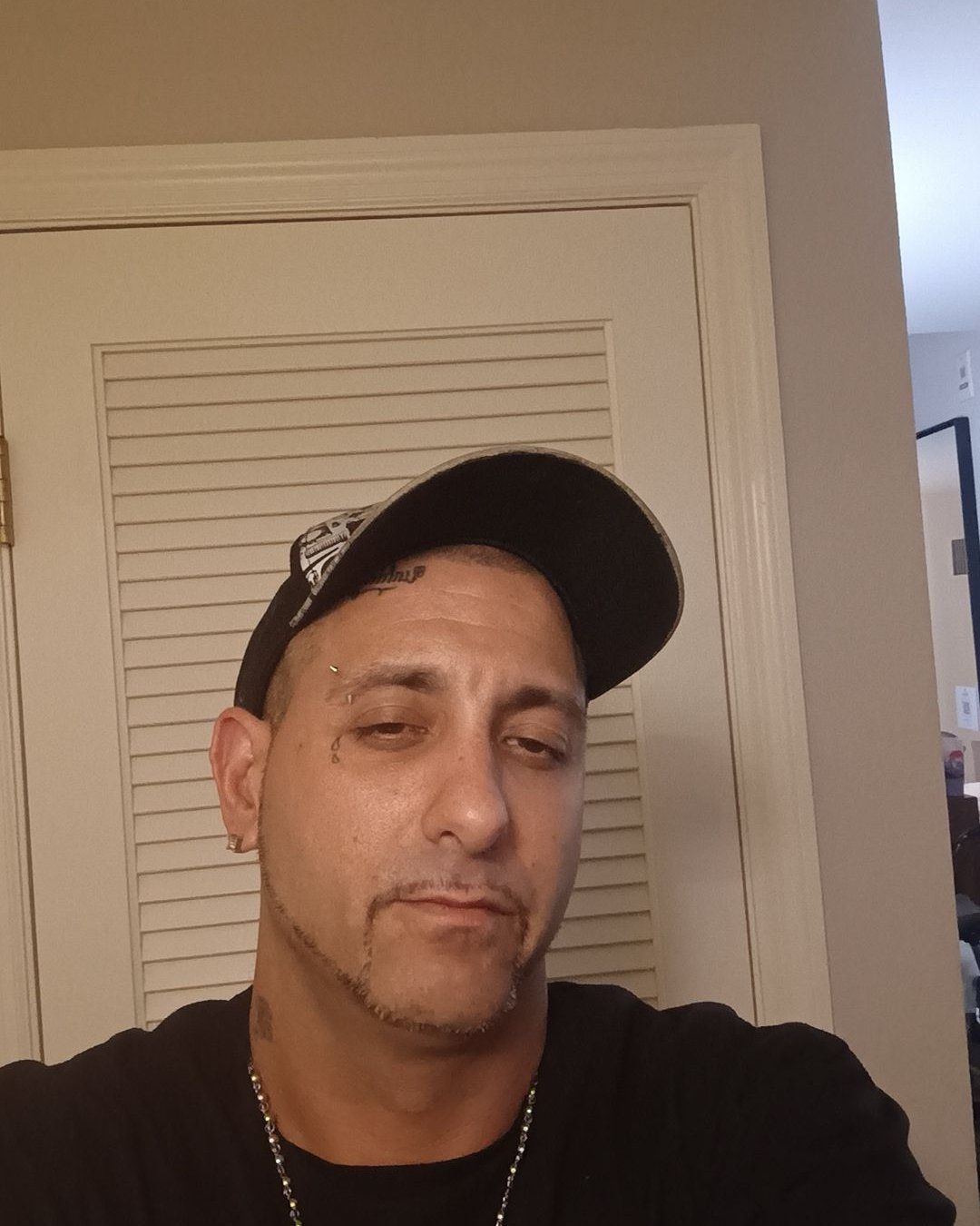 Tinder profile picture for @unhinged