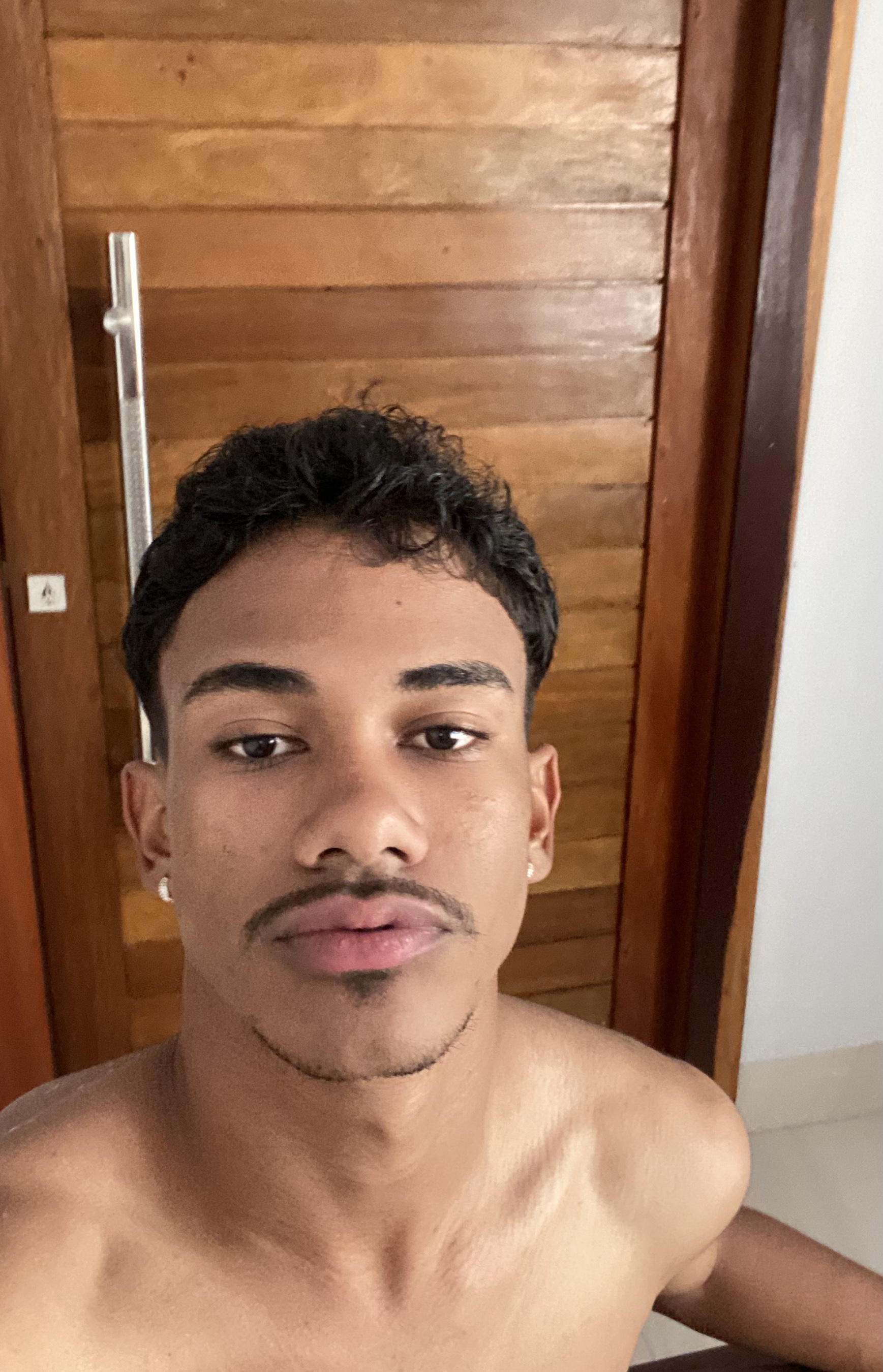 Tinder profile picture for @ikro_7