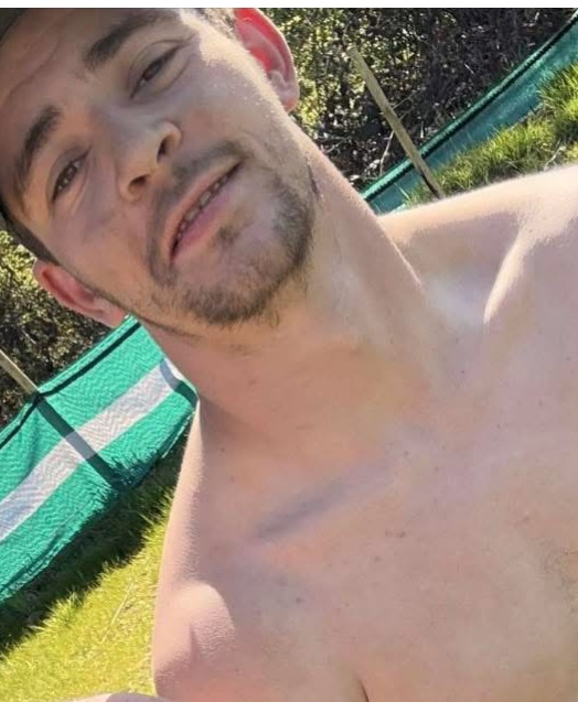 Tinder profile picture for @decrease