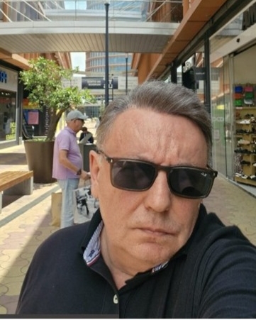 Tinder profile picture for @architect