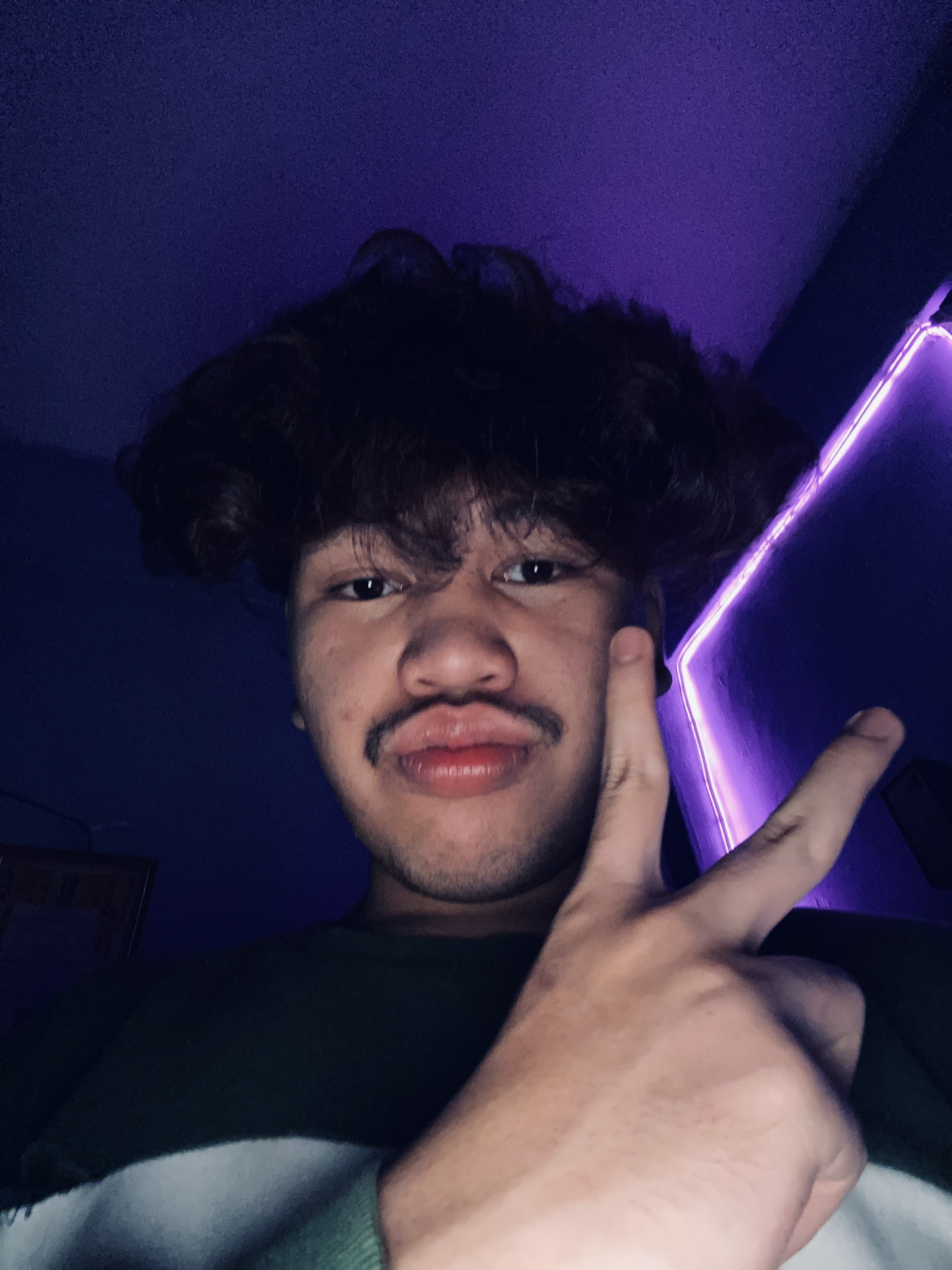 Tinder profile picture for @hamzz