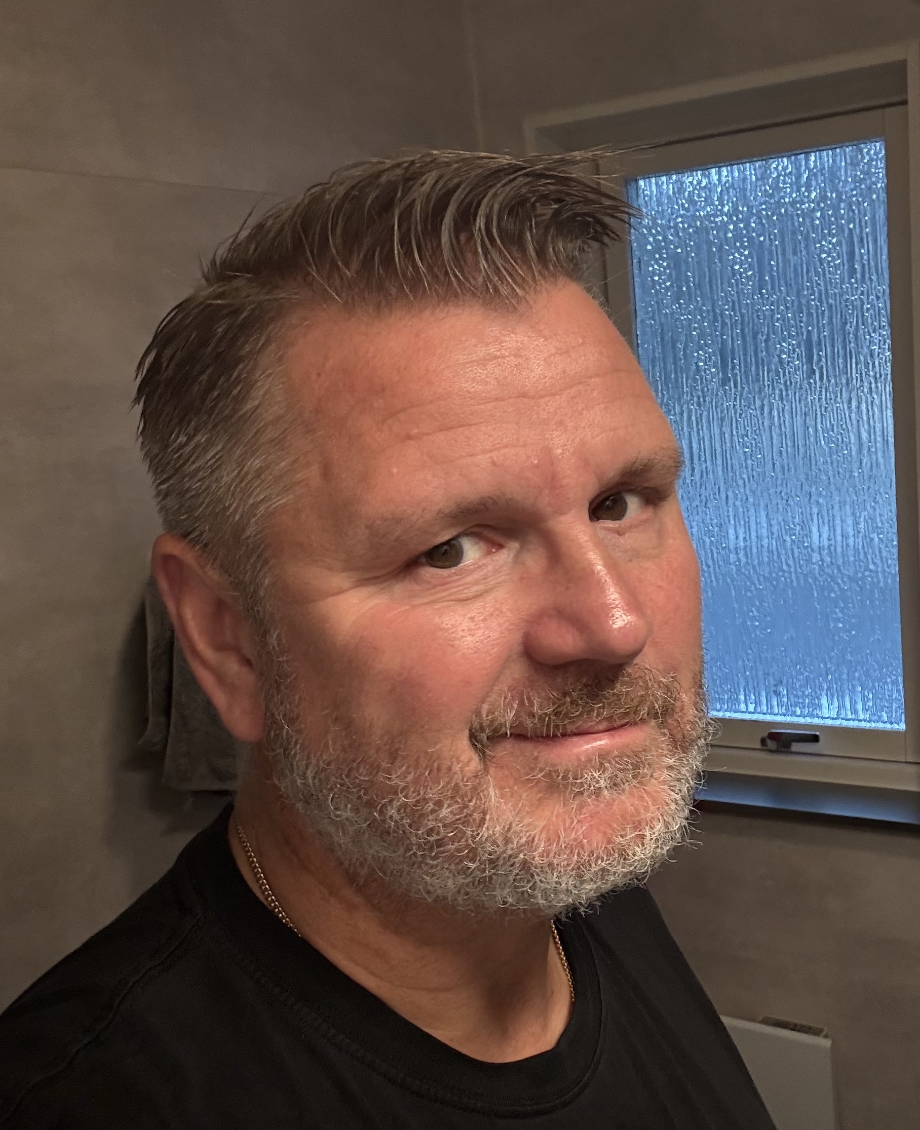 Tinder profile picture for @renis