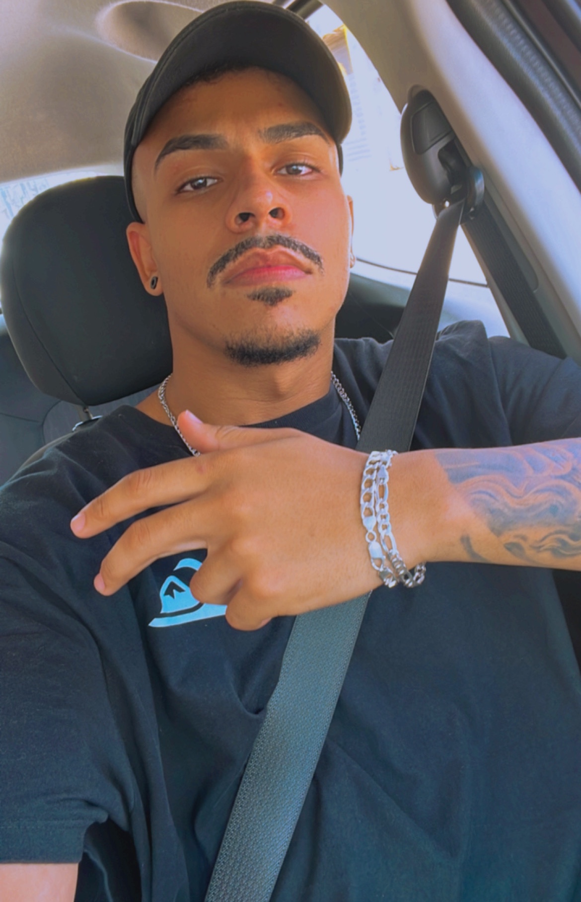 Tinder profile picture for @thx