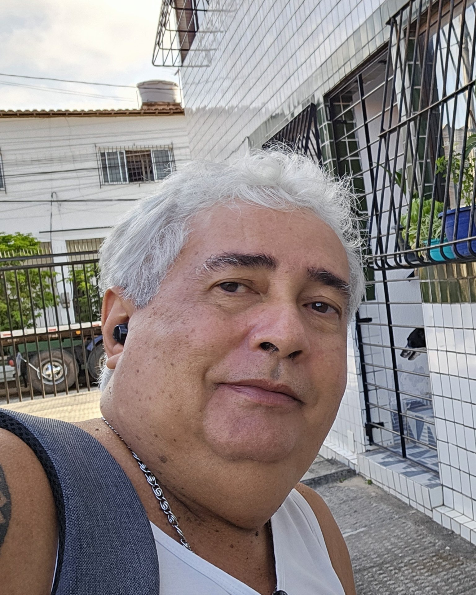 Tinder profile picture for @uchoa