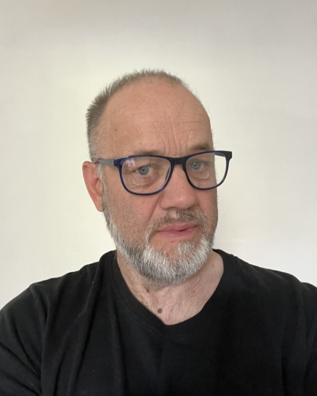 Tinder profile picture for @gratis