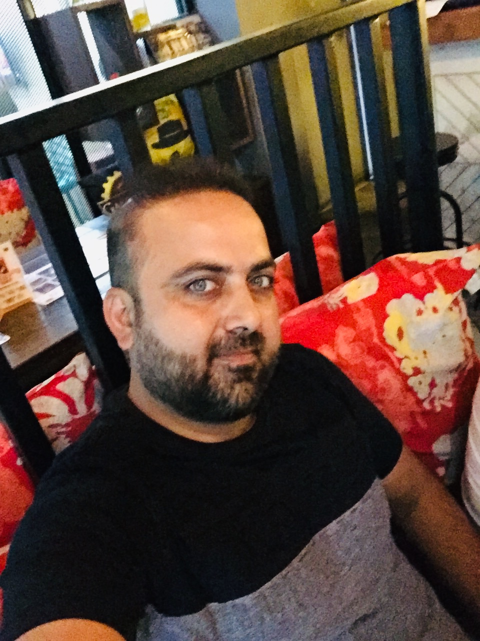 Tinder profile picture for @mithu