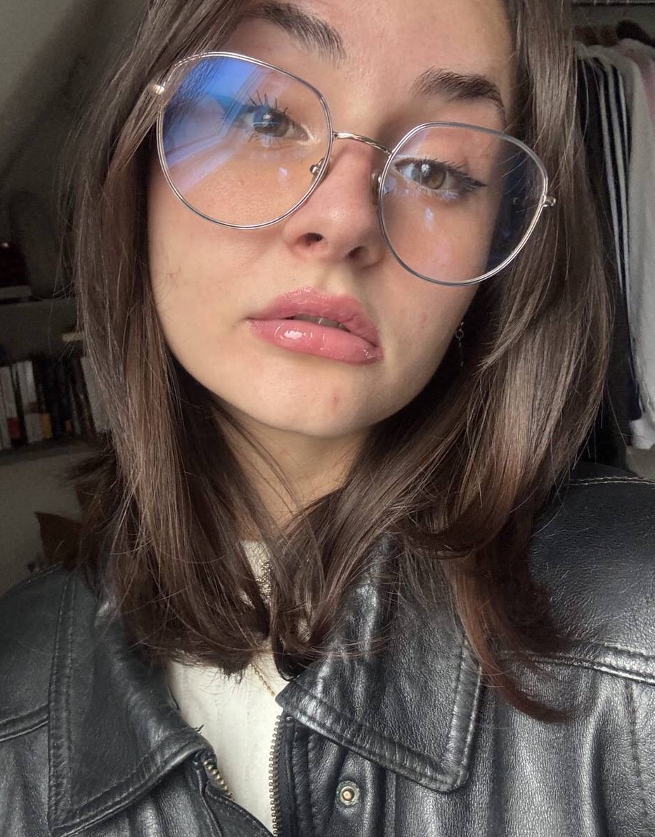 Tinder profile picture for @casing