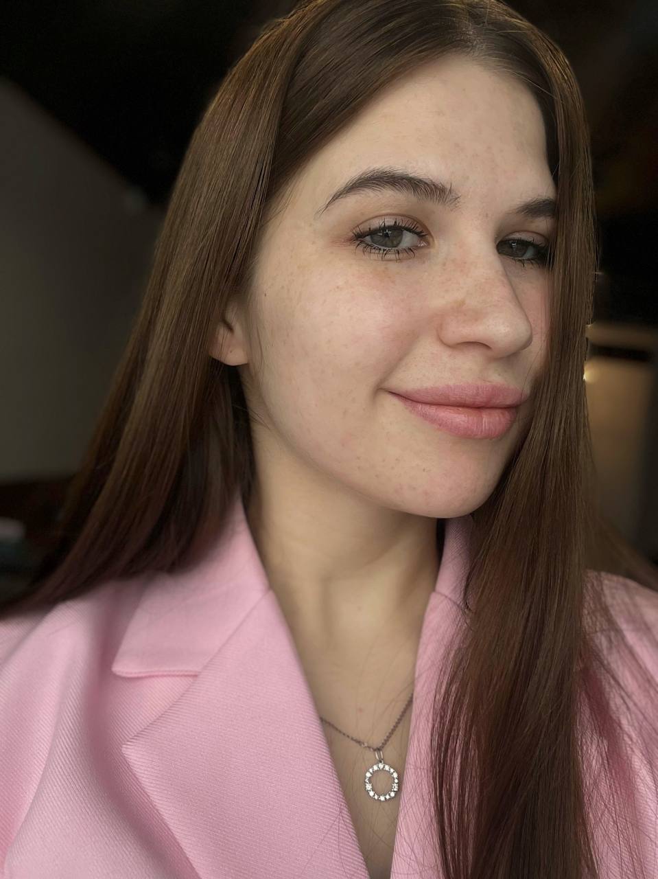 Tinder profile picture for @sneaked