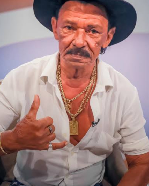 Tinder profile picture for @gonalves