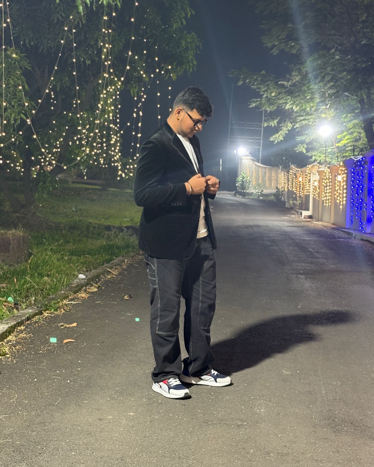 Tinder profile picture for @electron