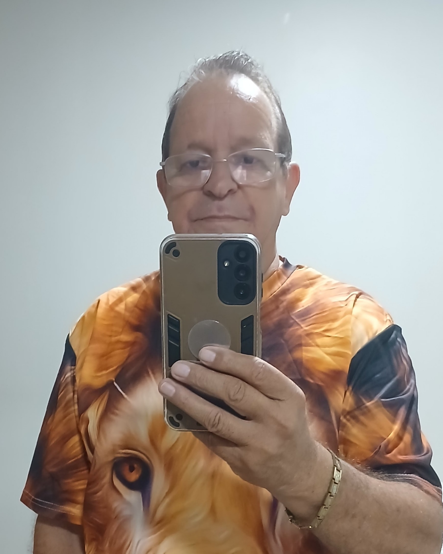 Tinder profile picture for @morais