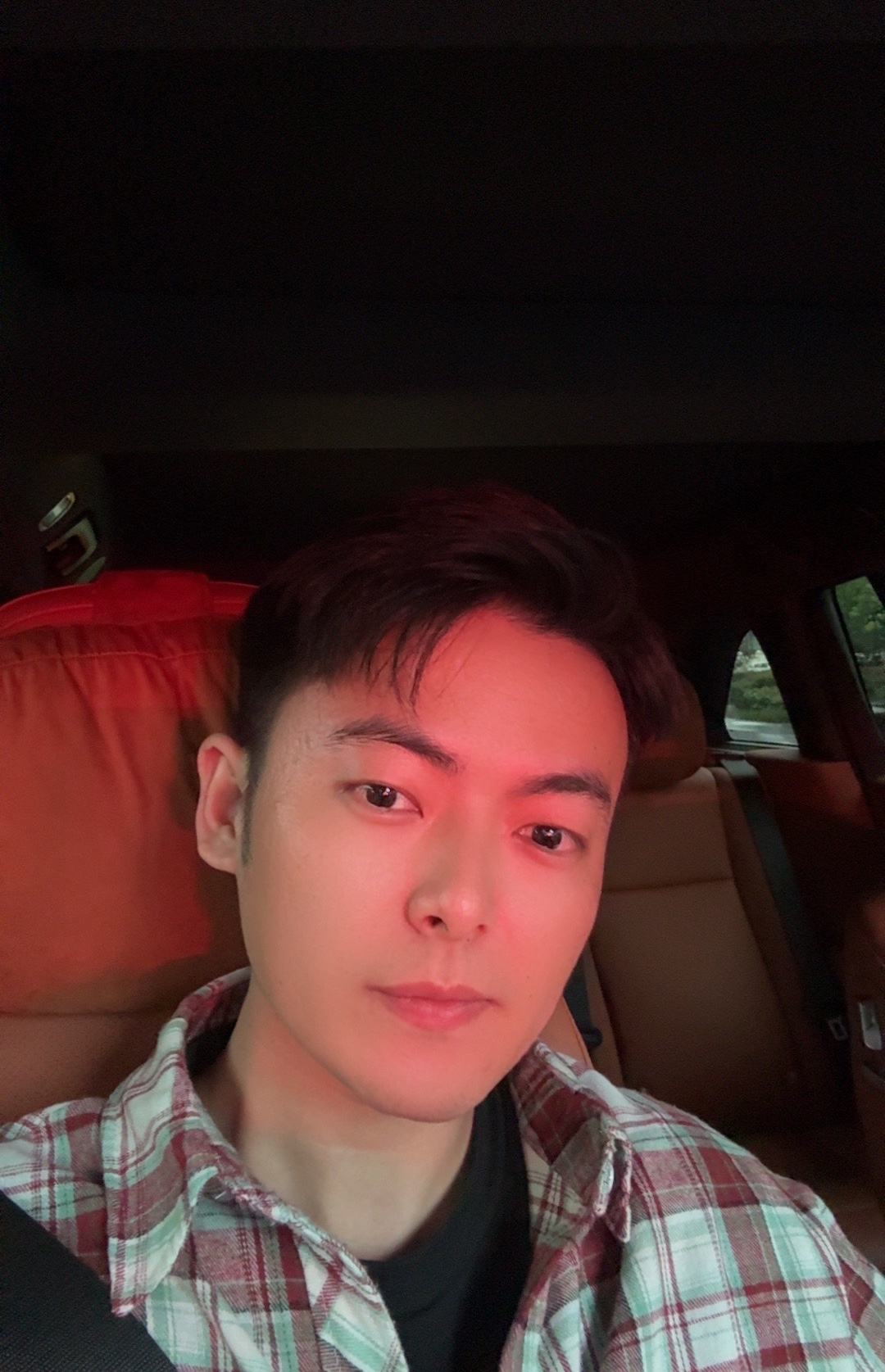Tinder profile picture for @nie