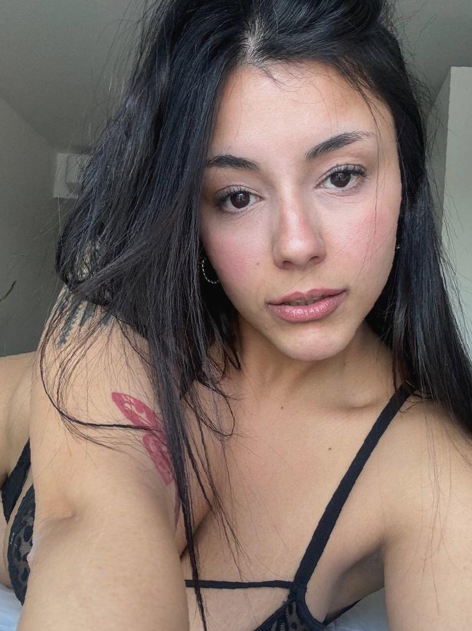 Tinder profile picture for @strawberries
