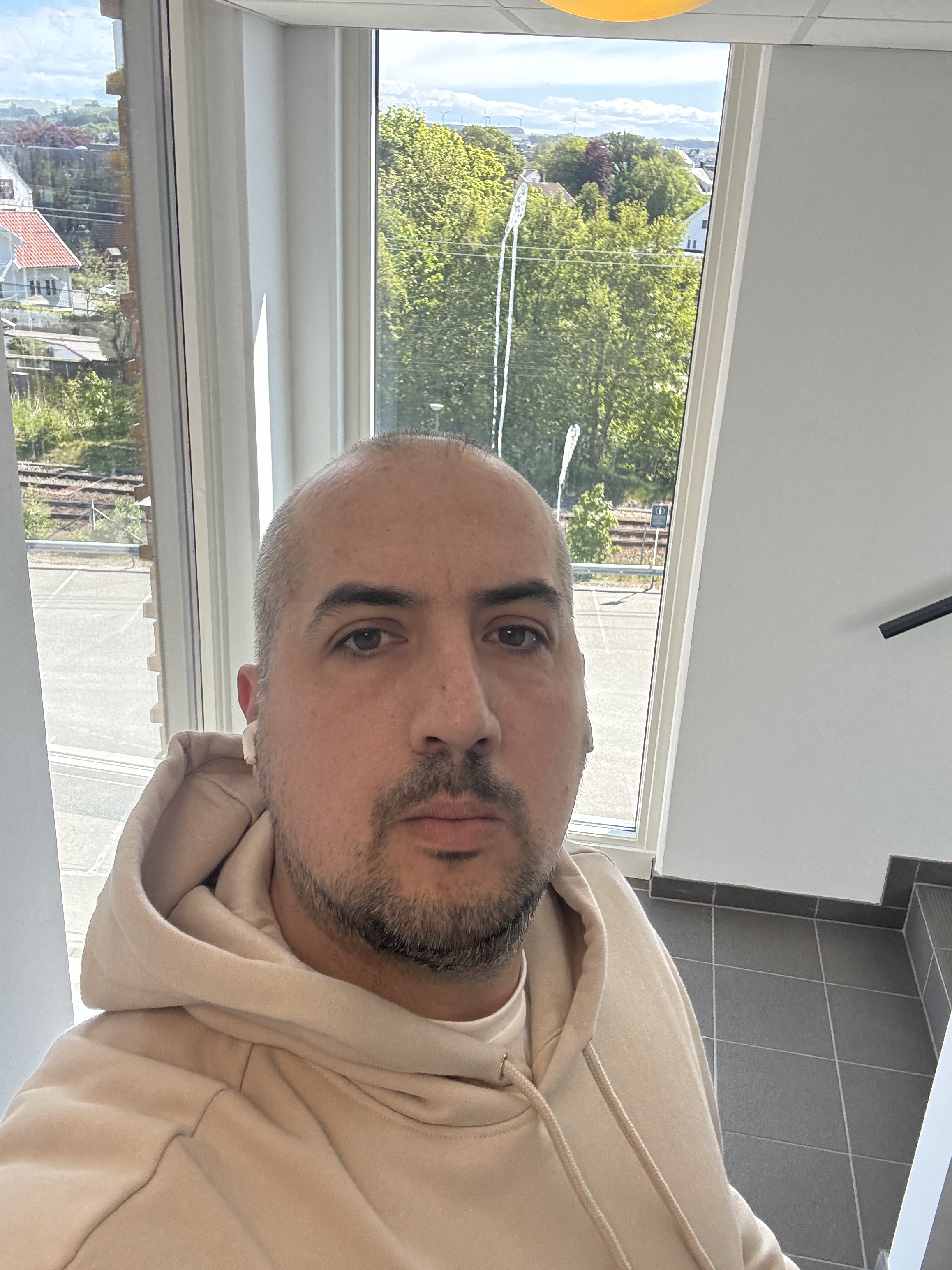 Tinder profile picture for @gen