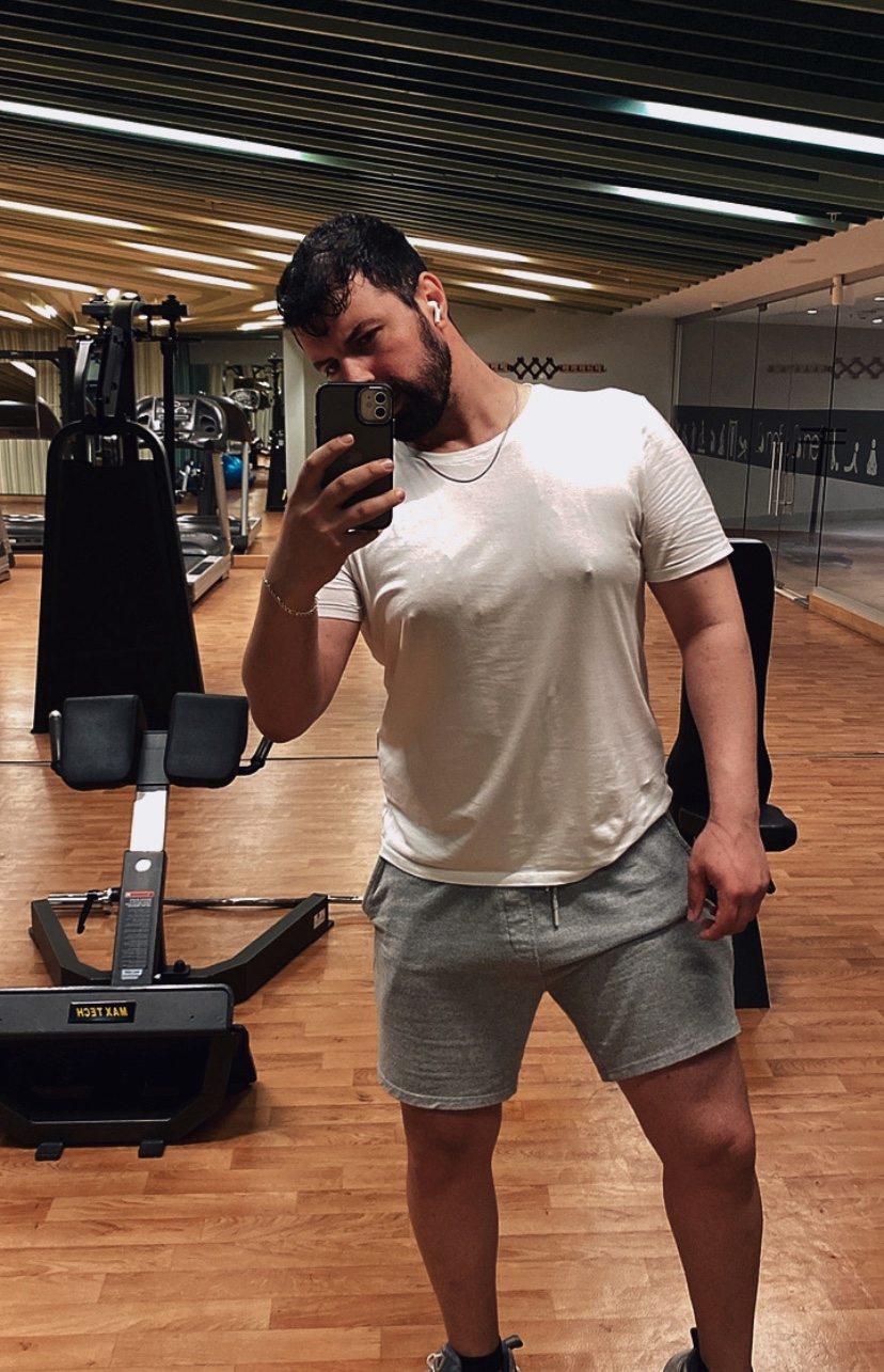 Tinder profile picture for @manifest