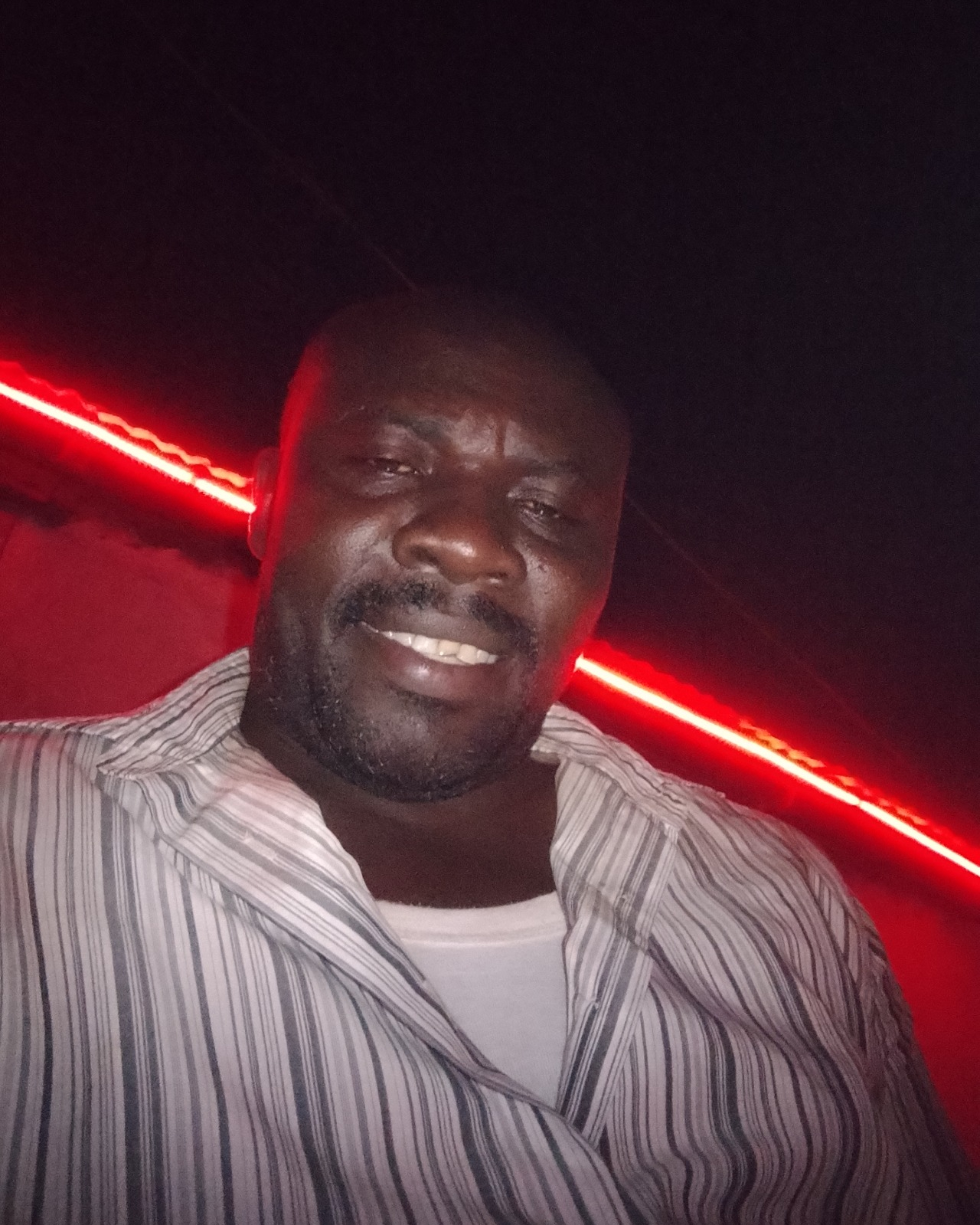 Tinder profile picture for @yaw