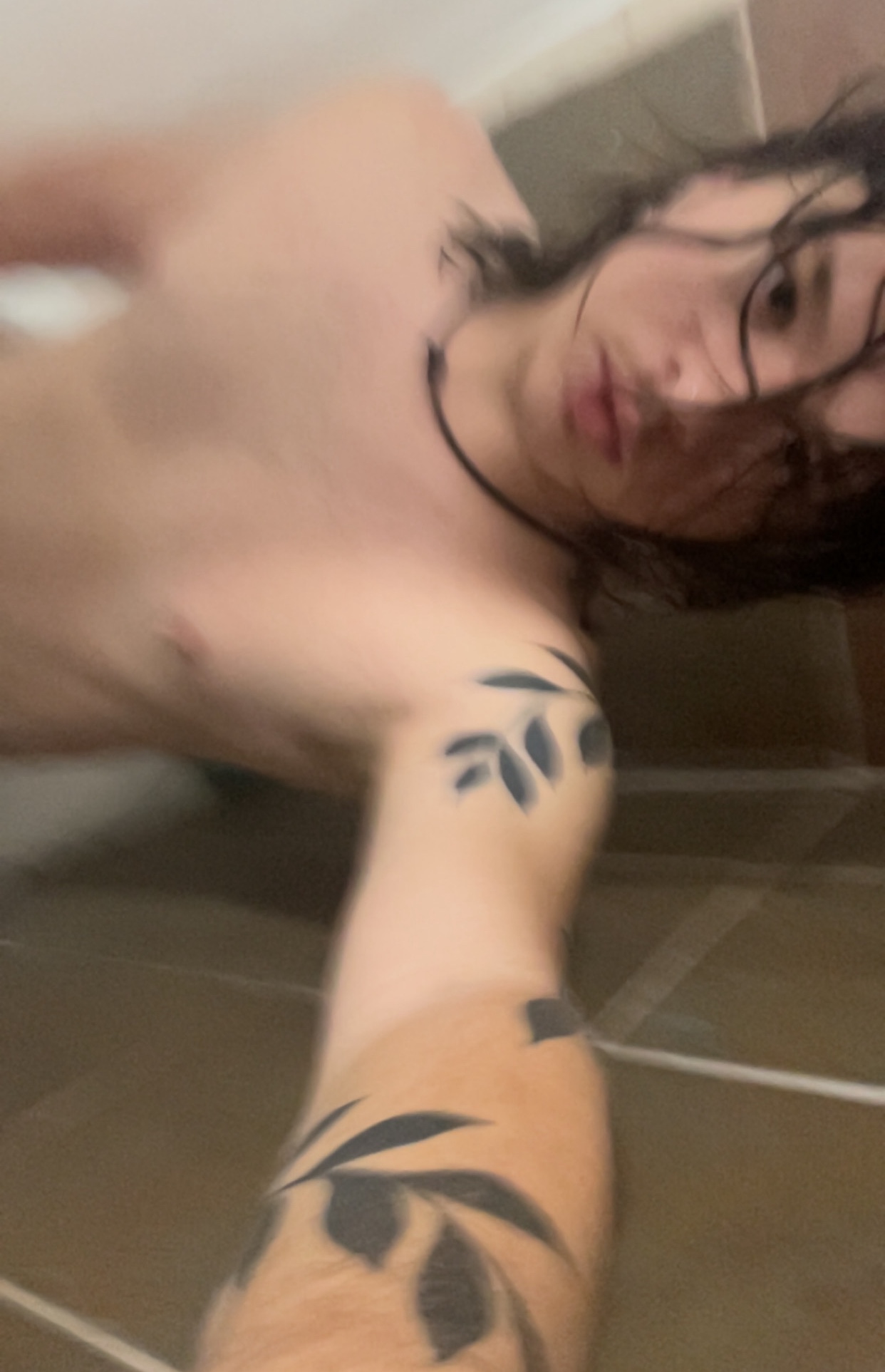 Tinder profile picture for @entries