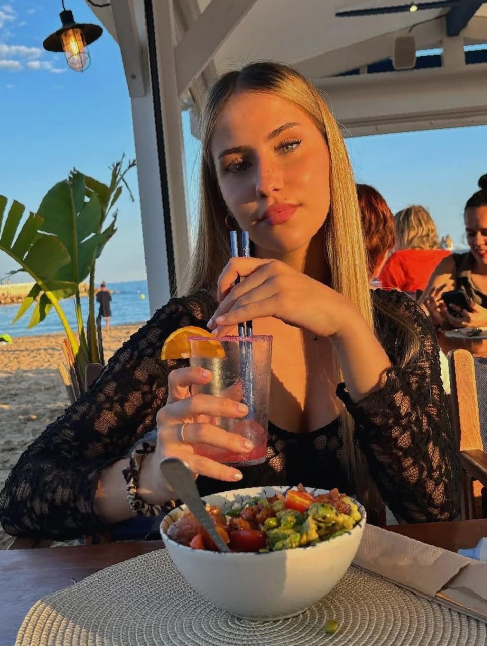 Tinder profile picture for @sophia19