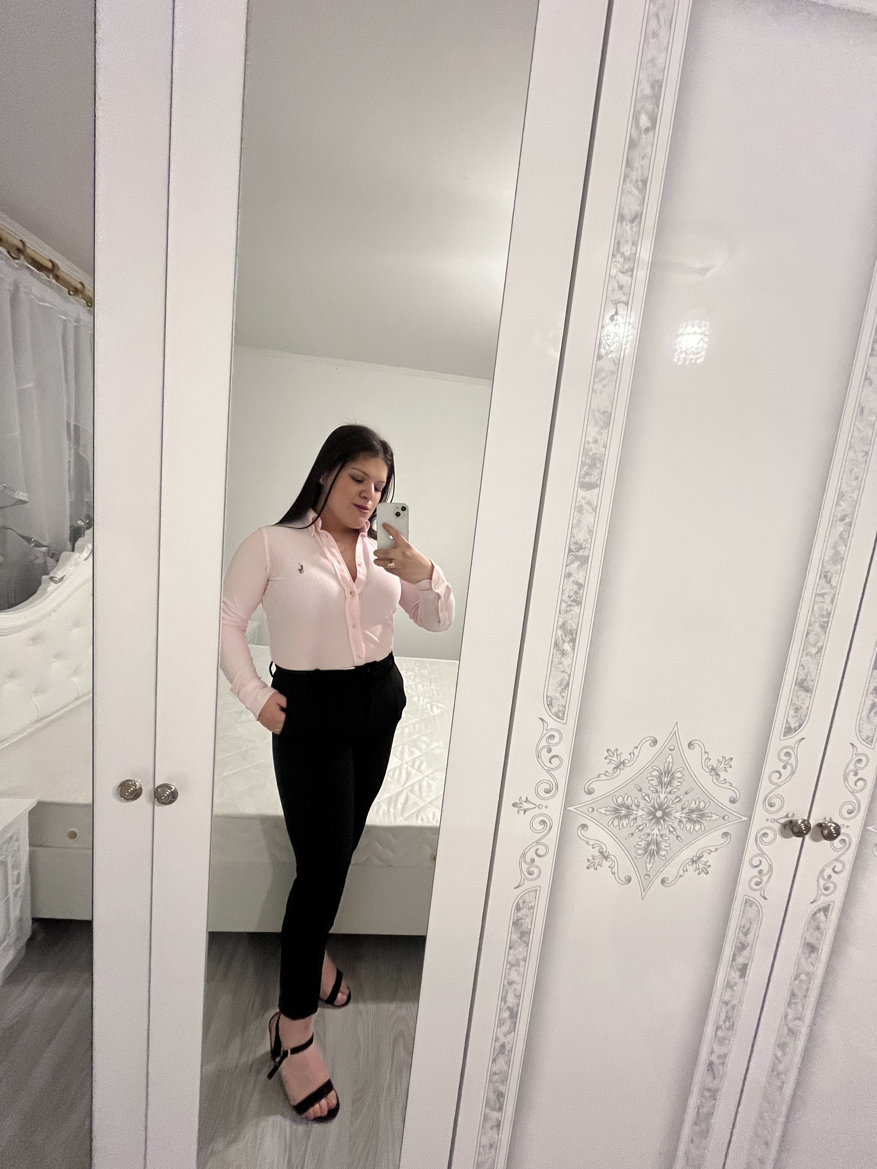 Tinder profile picture for @vivid