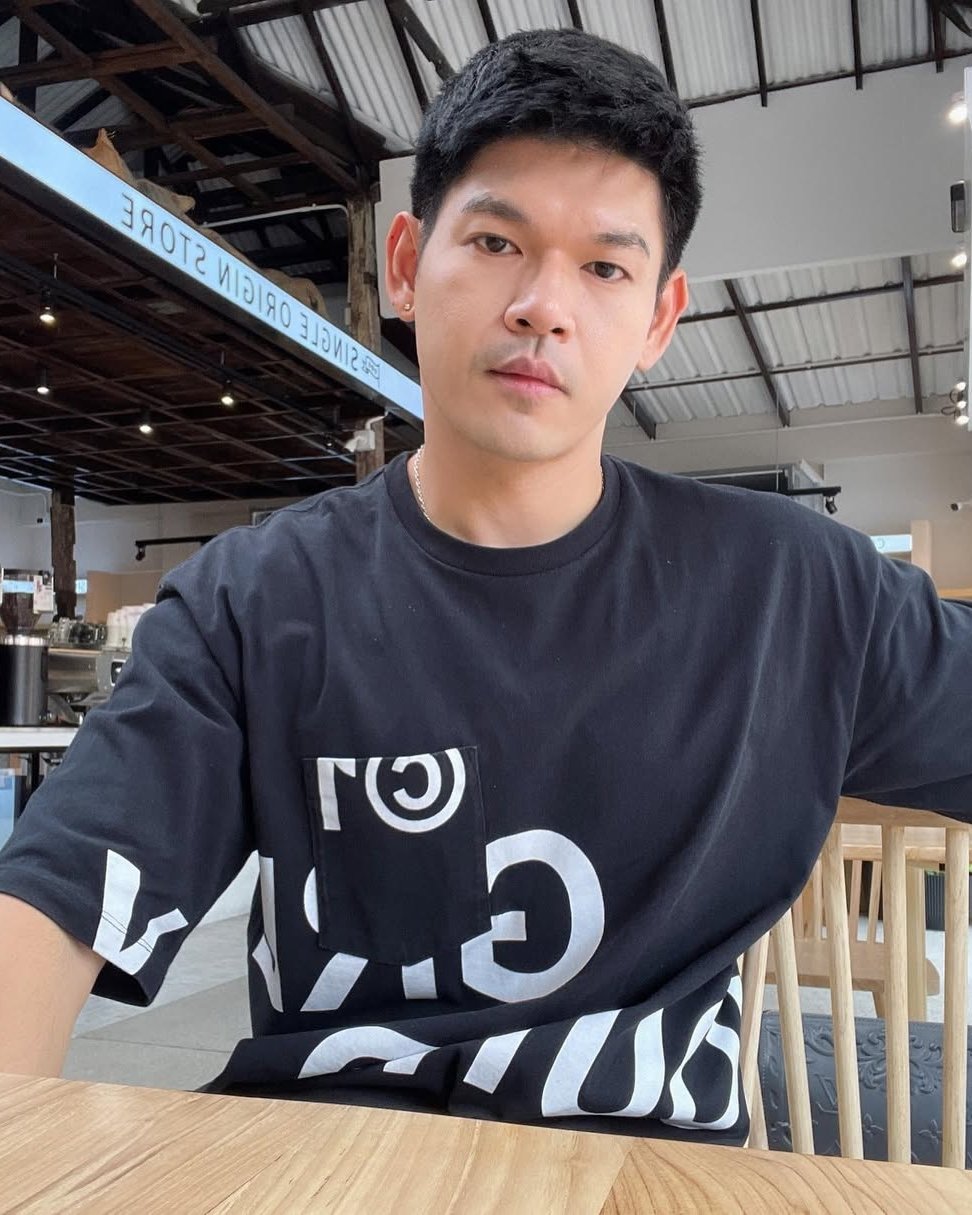 Tinder profile picture for @vietnam