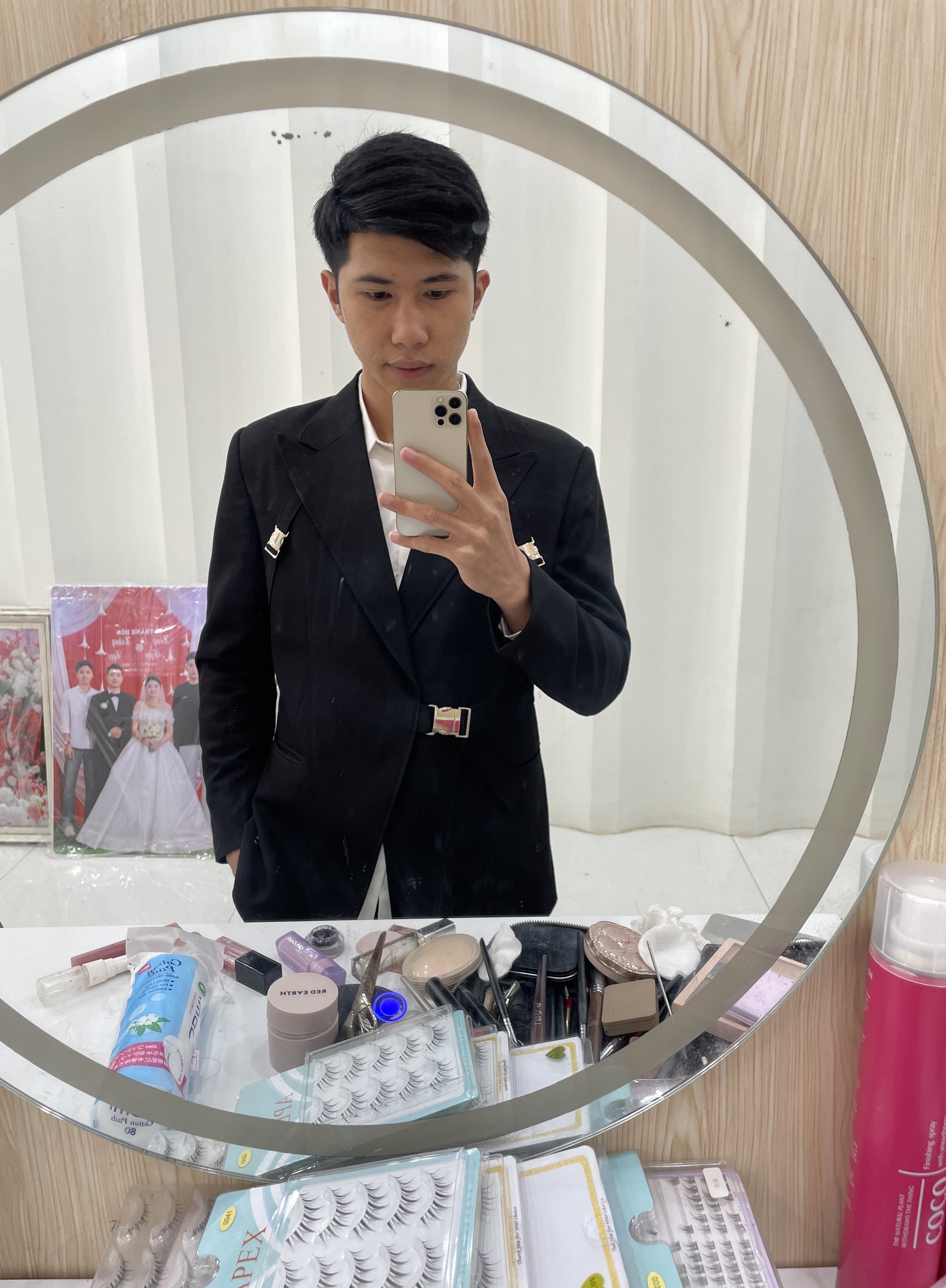 Tinder profile picture for @hphong