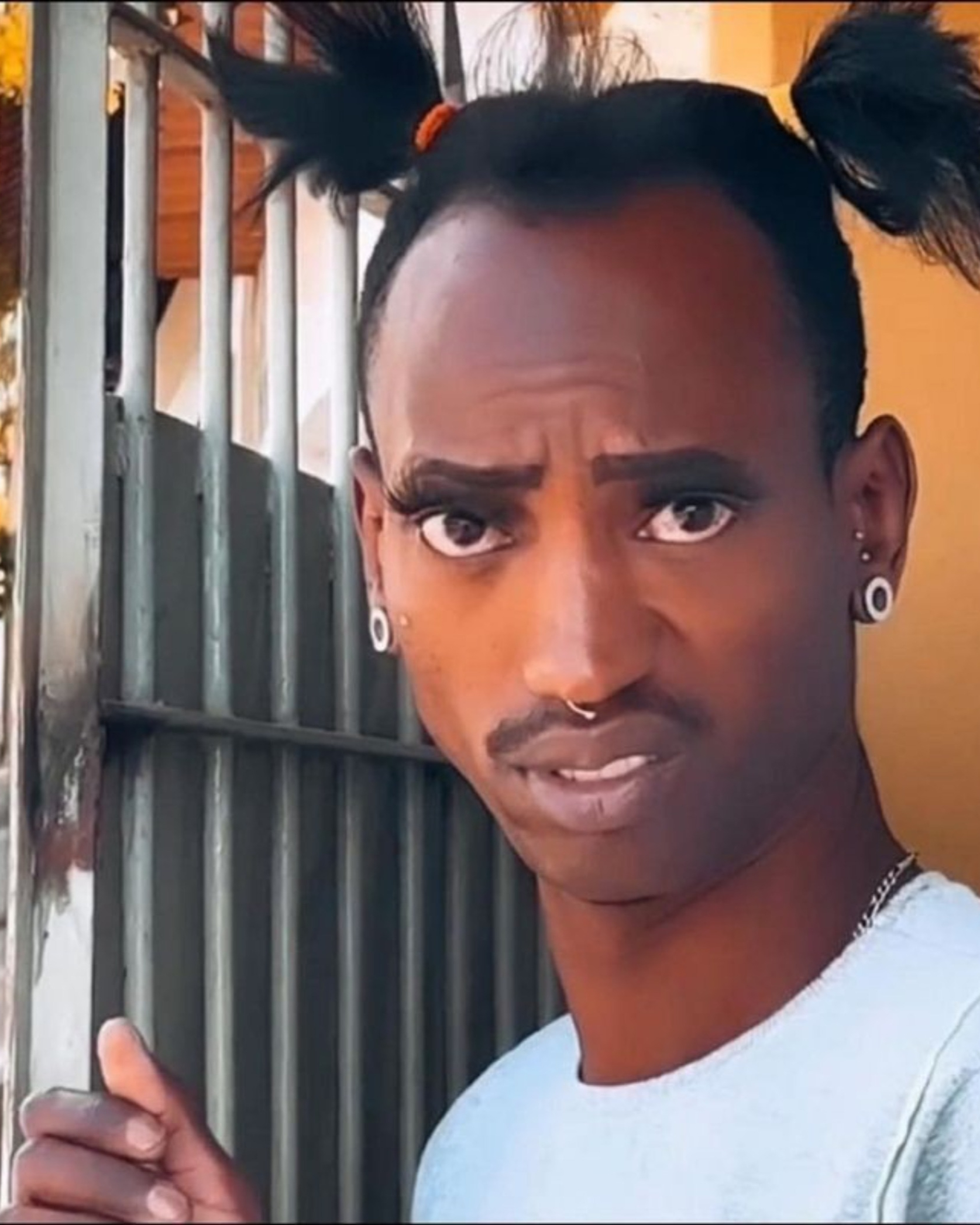 Tinder profile picture for @sanyi