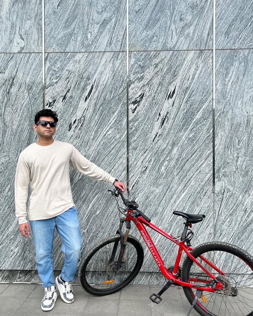 Tinder profile picture for @munawar