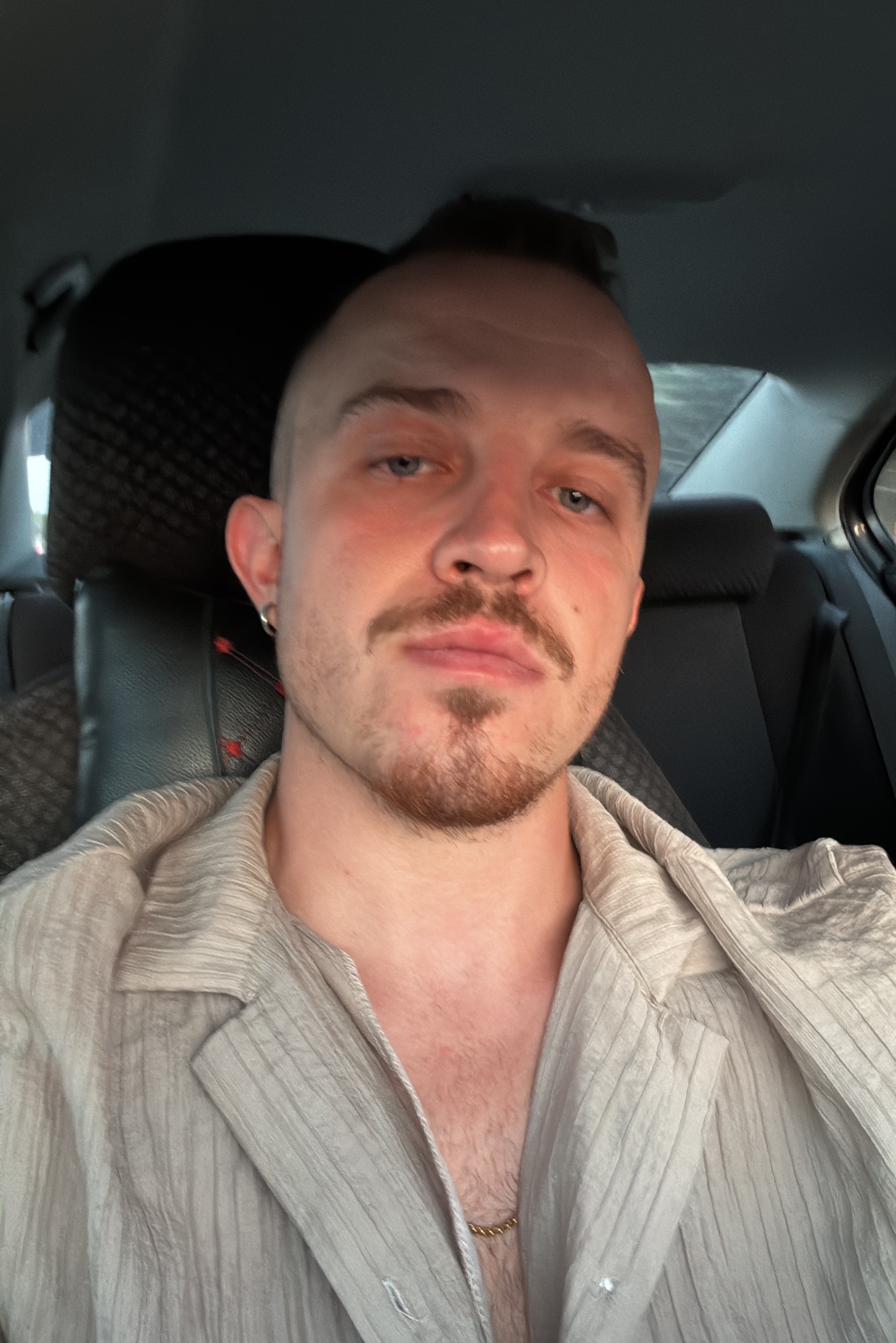 Tinder profile picture for @sarcasm