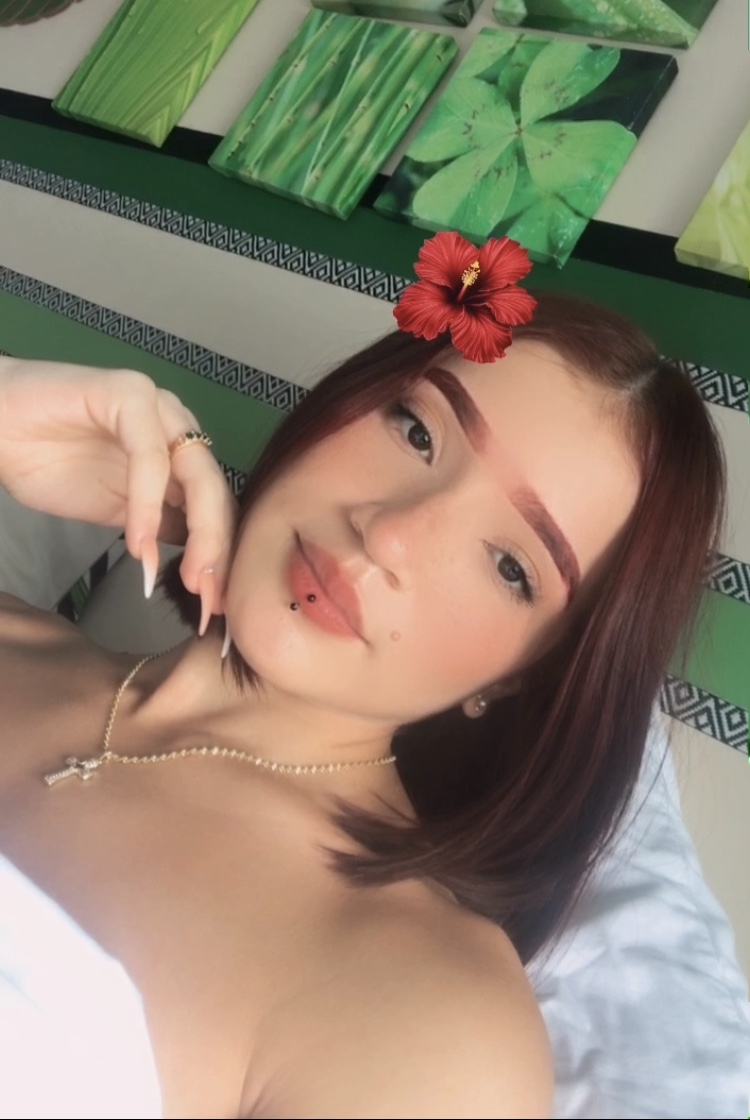 Tinder profile picture for @gaby1010