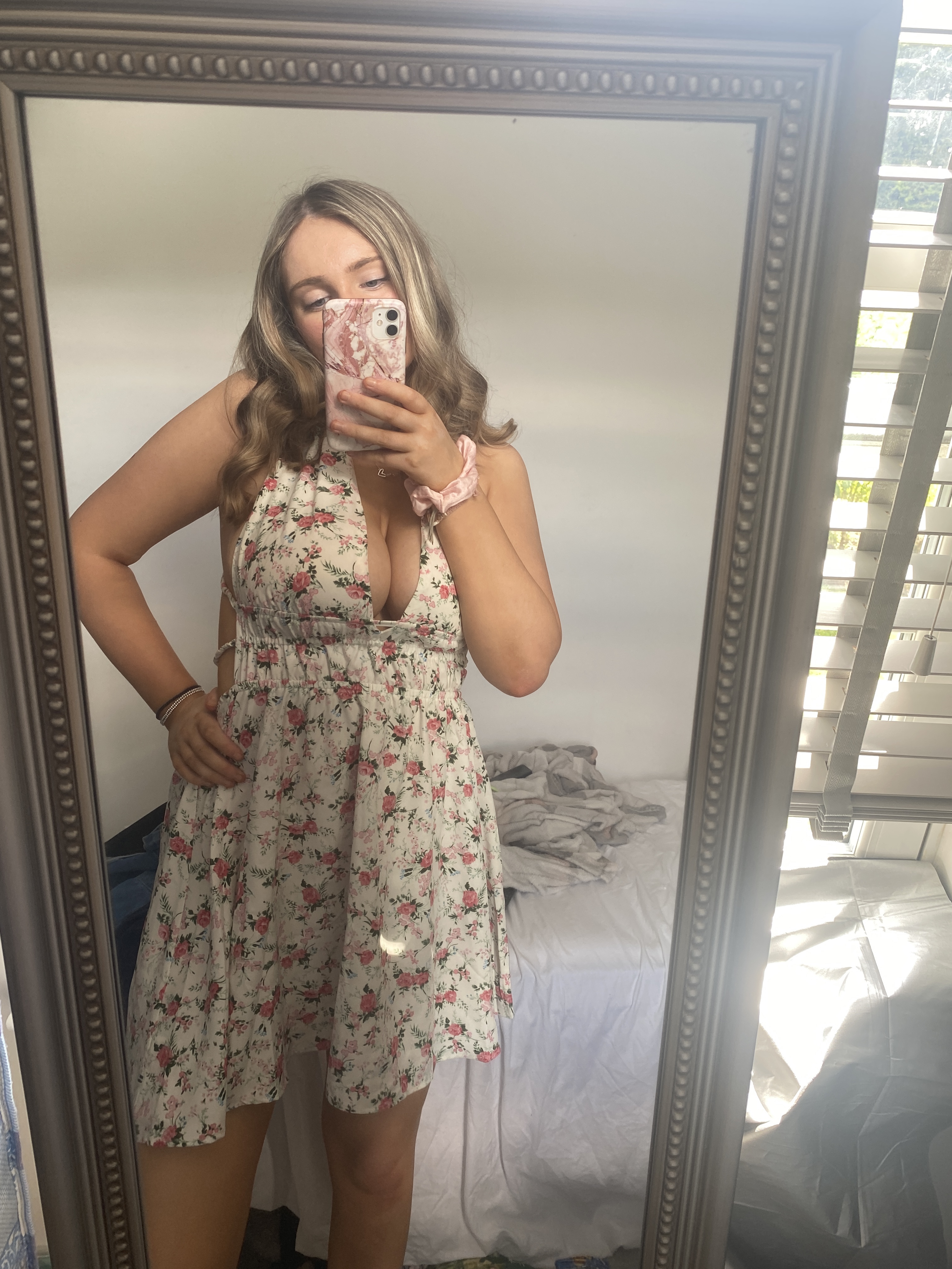 Tinder profile picture for @issy