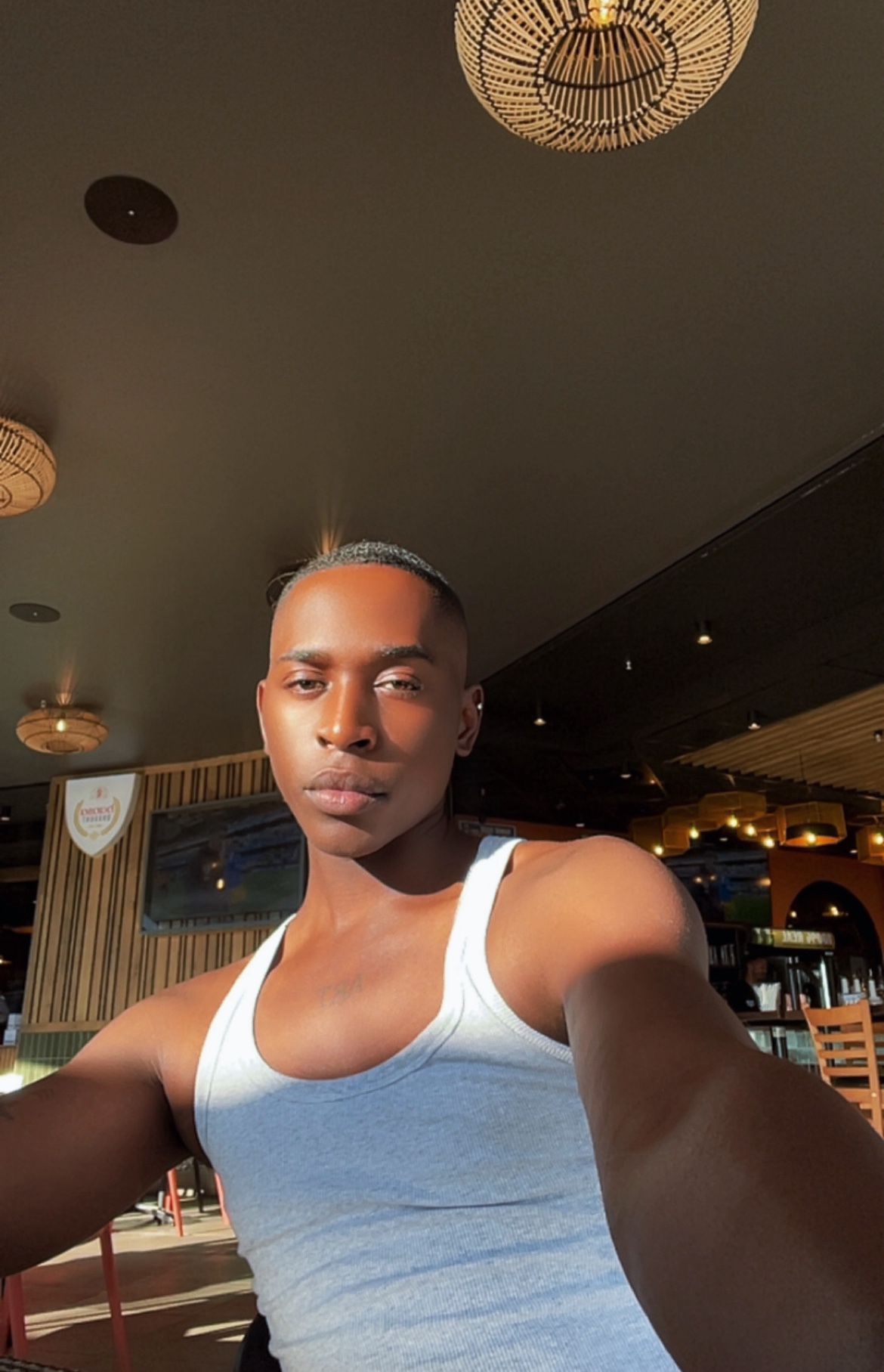 Tinder profile picture for @ind