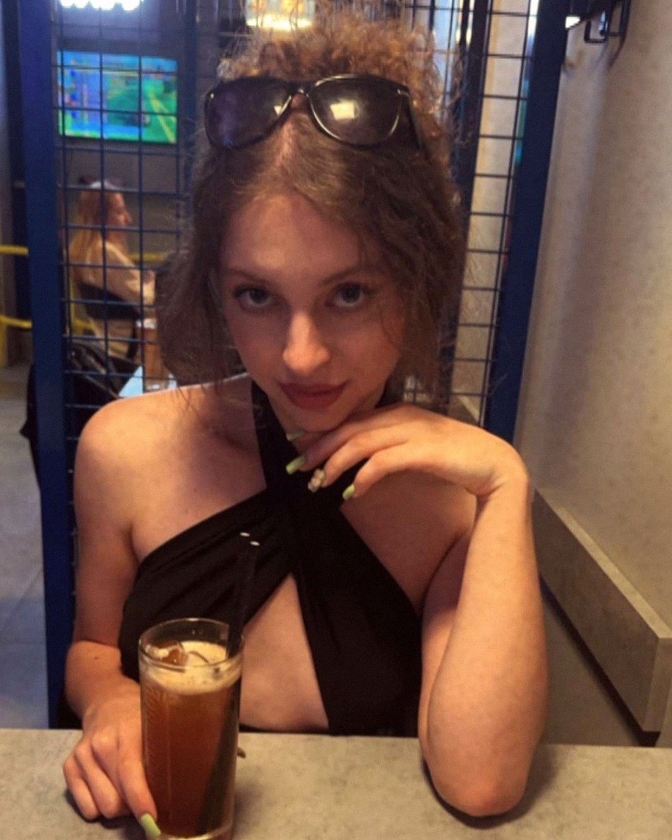 Tinder profile picture for @arraigned