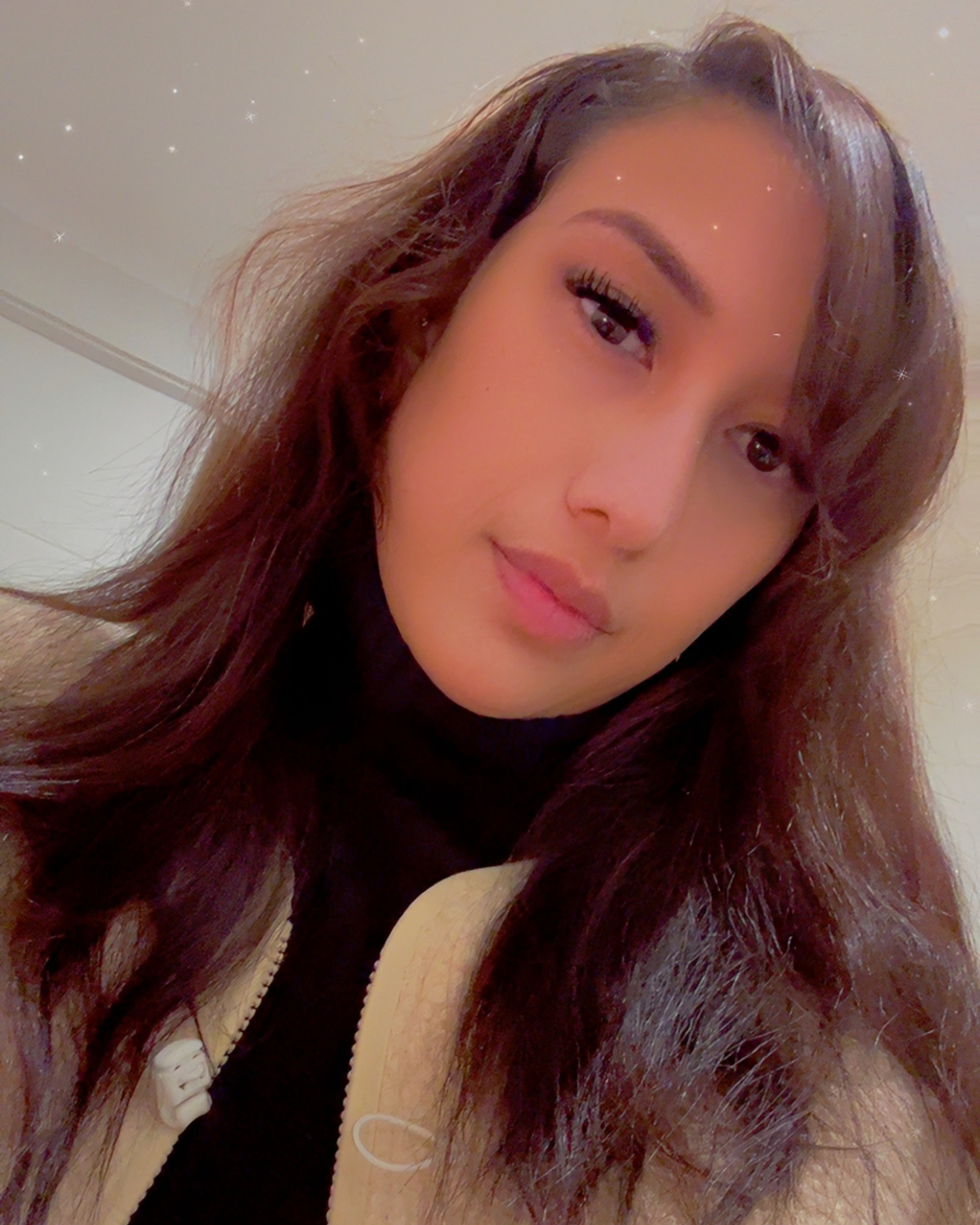 Tinder profile picture for @inacali